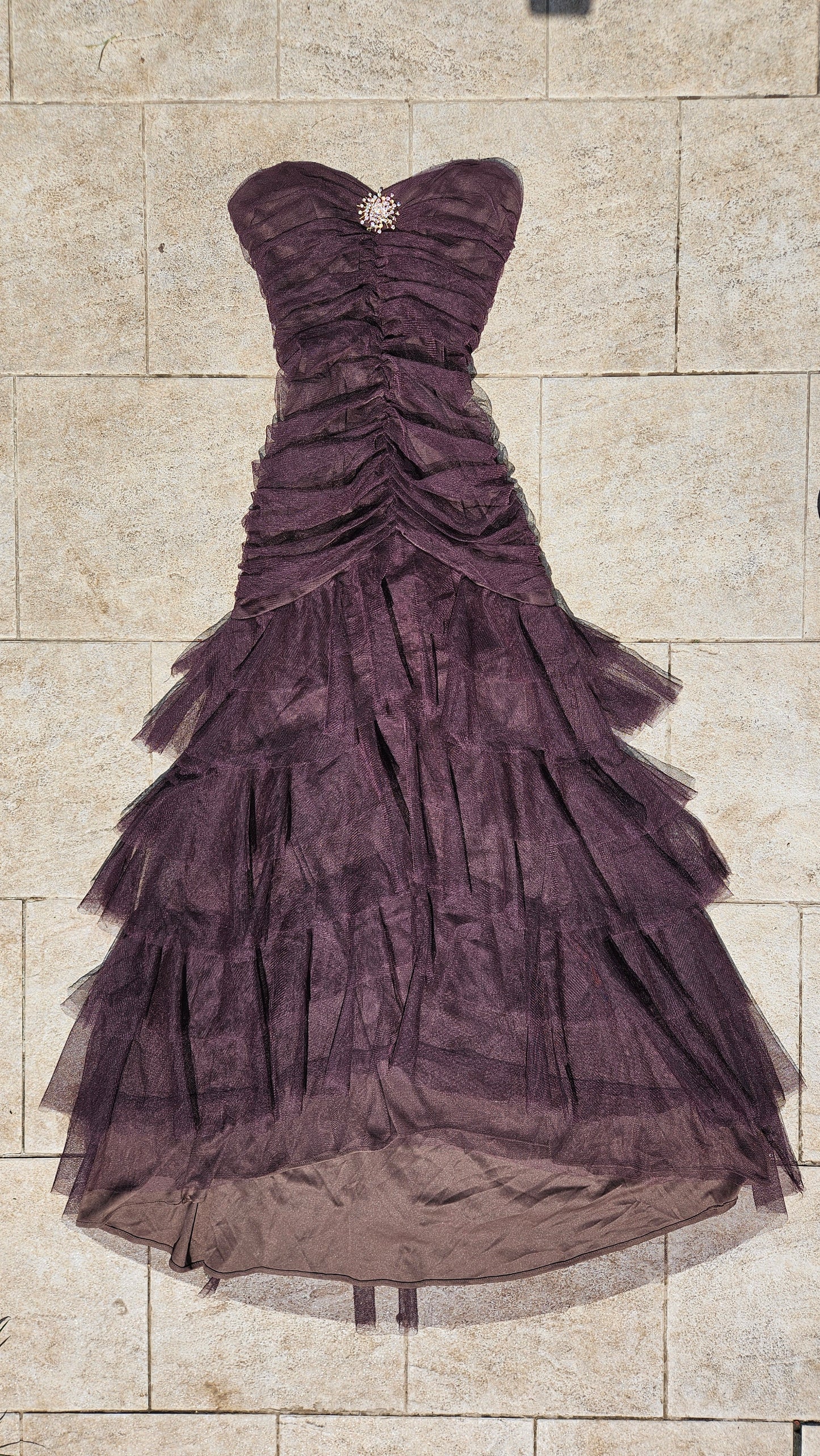 Robe marron à volants Caché
