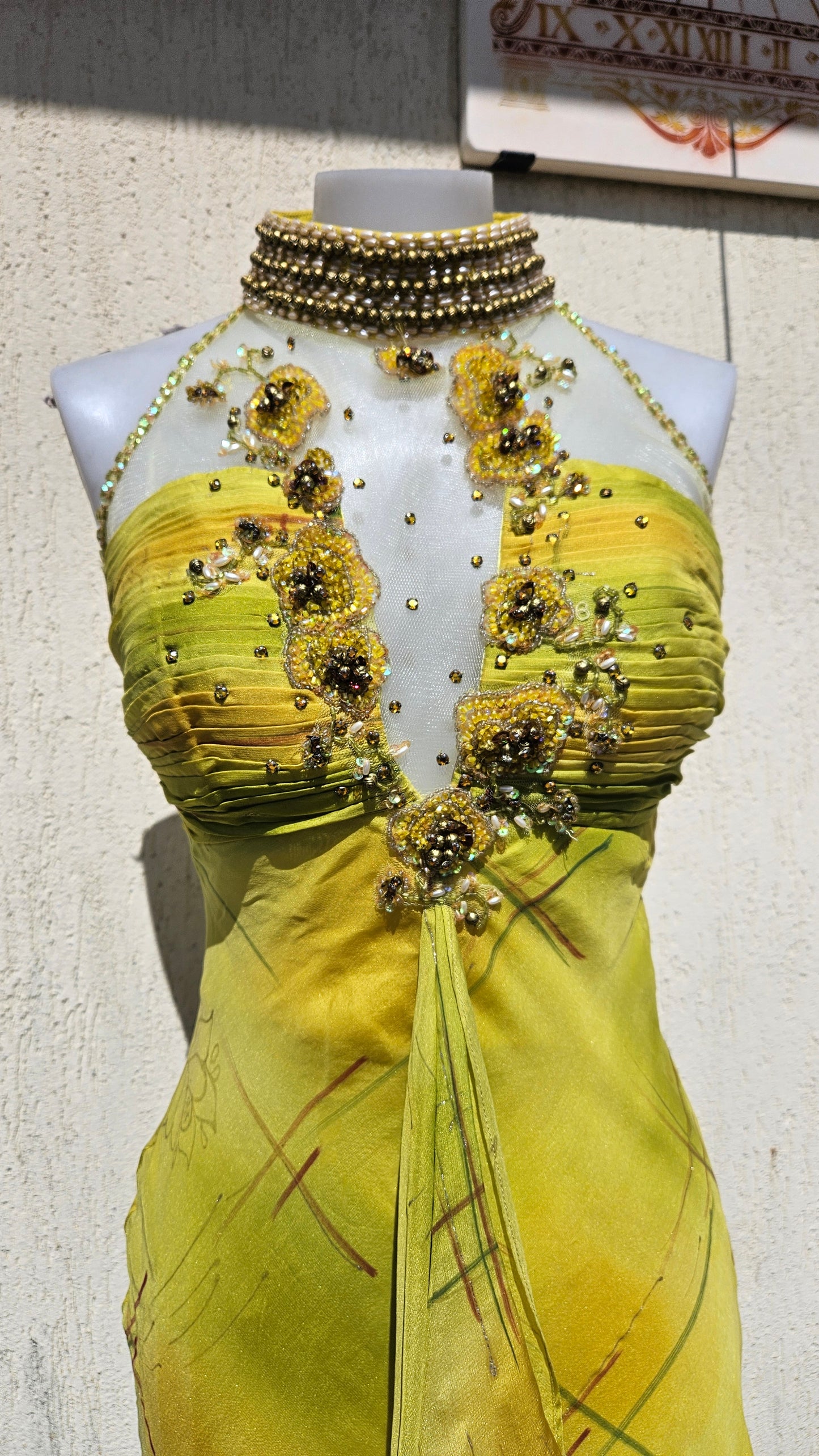 Robe jaune en soie brodée Fayazi