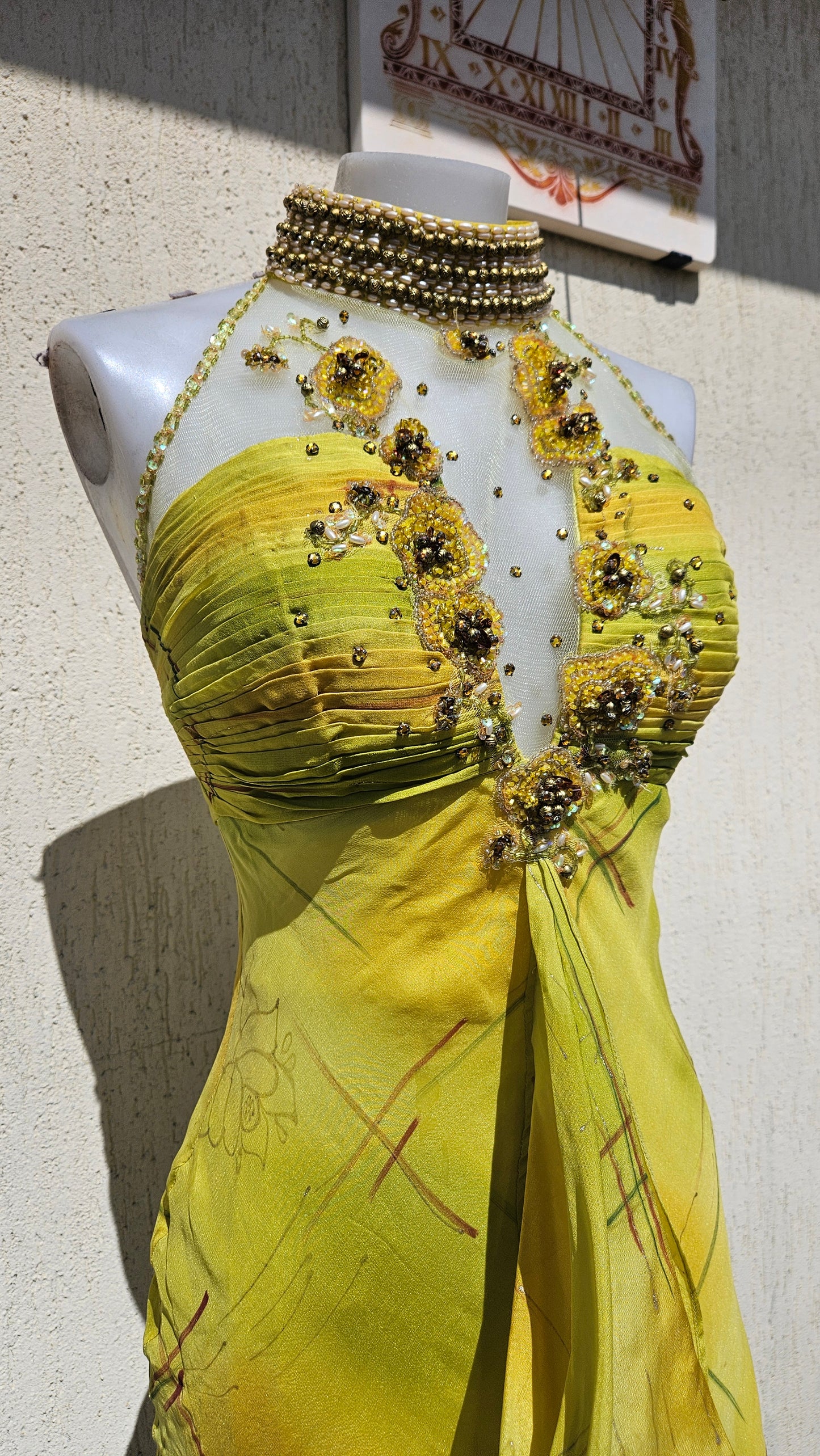 Robe jaune en soie brodée Fayazi