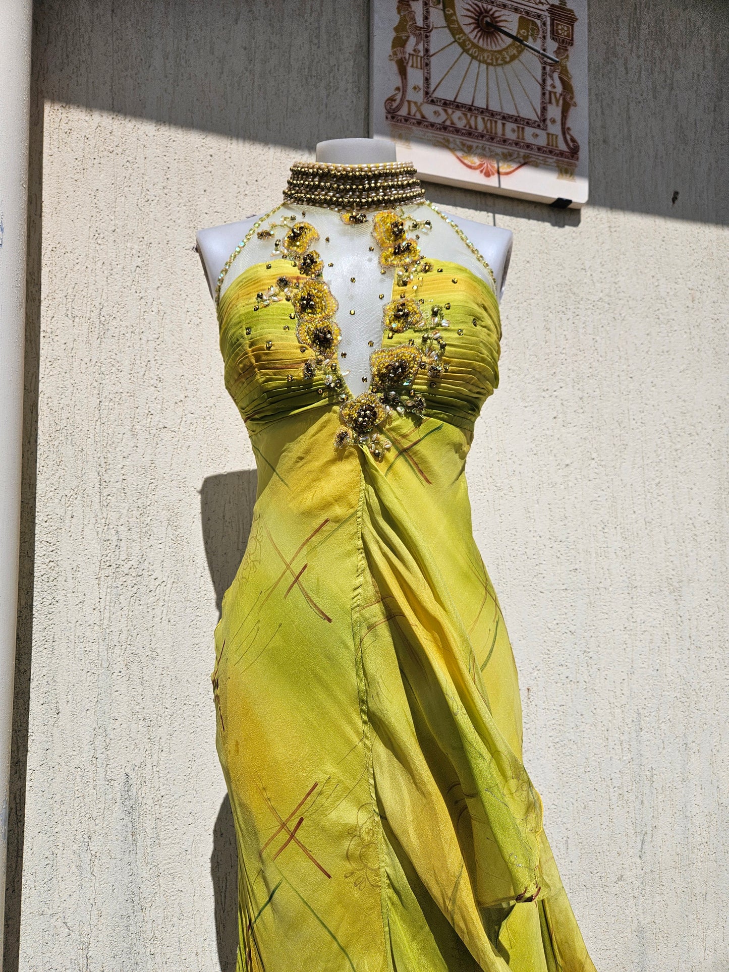Robe jaune en soie brodée Fayazi