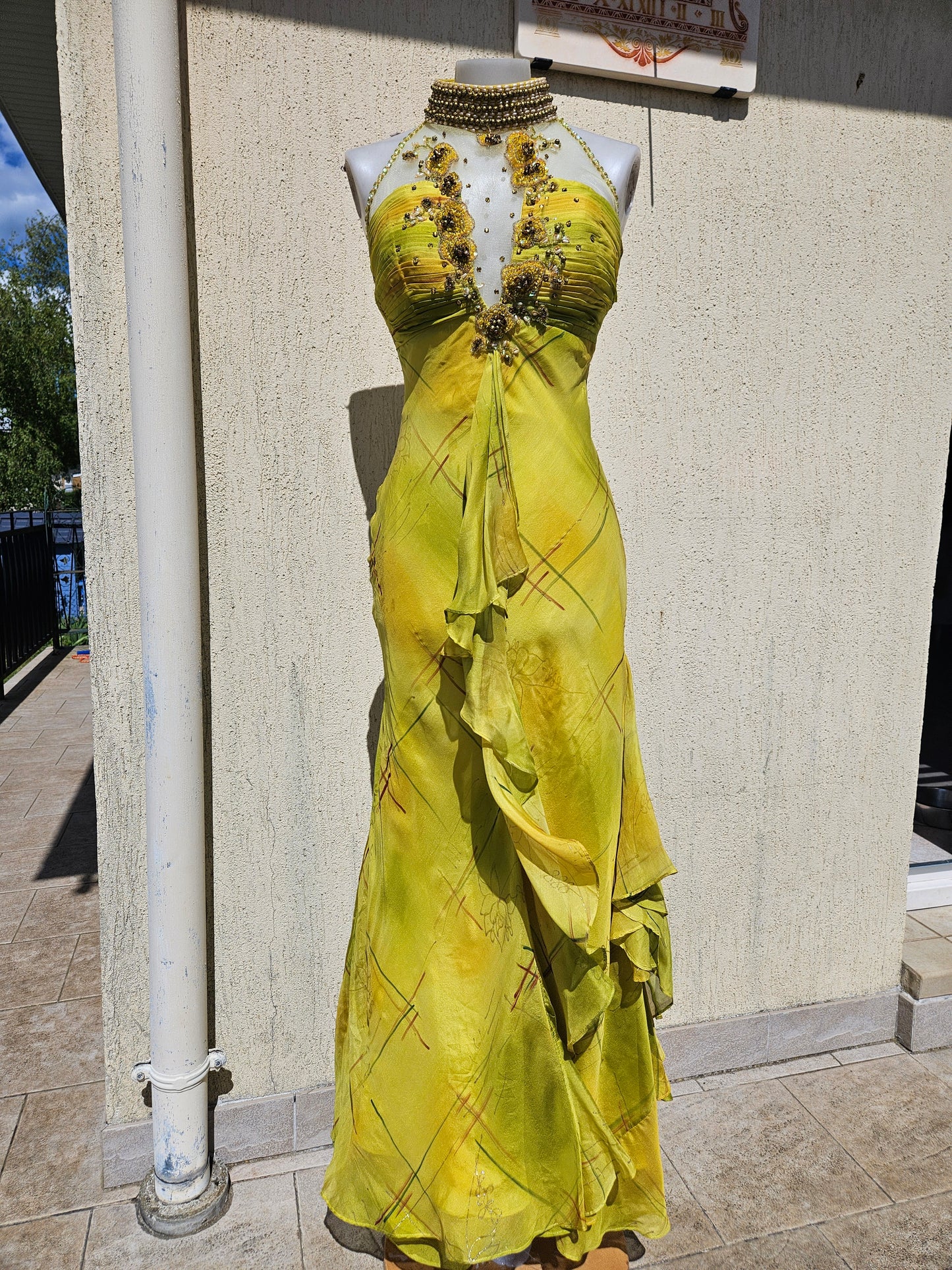 Robe jaune en soie brodée Fayazi