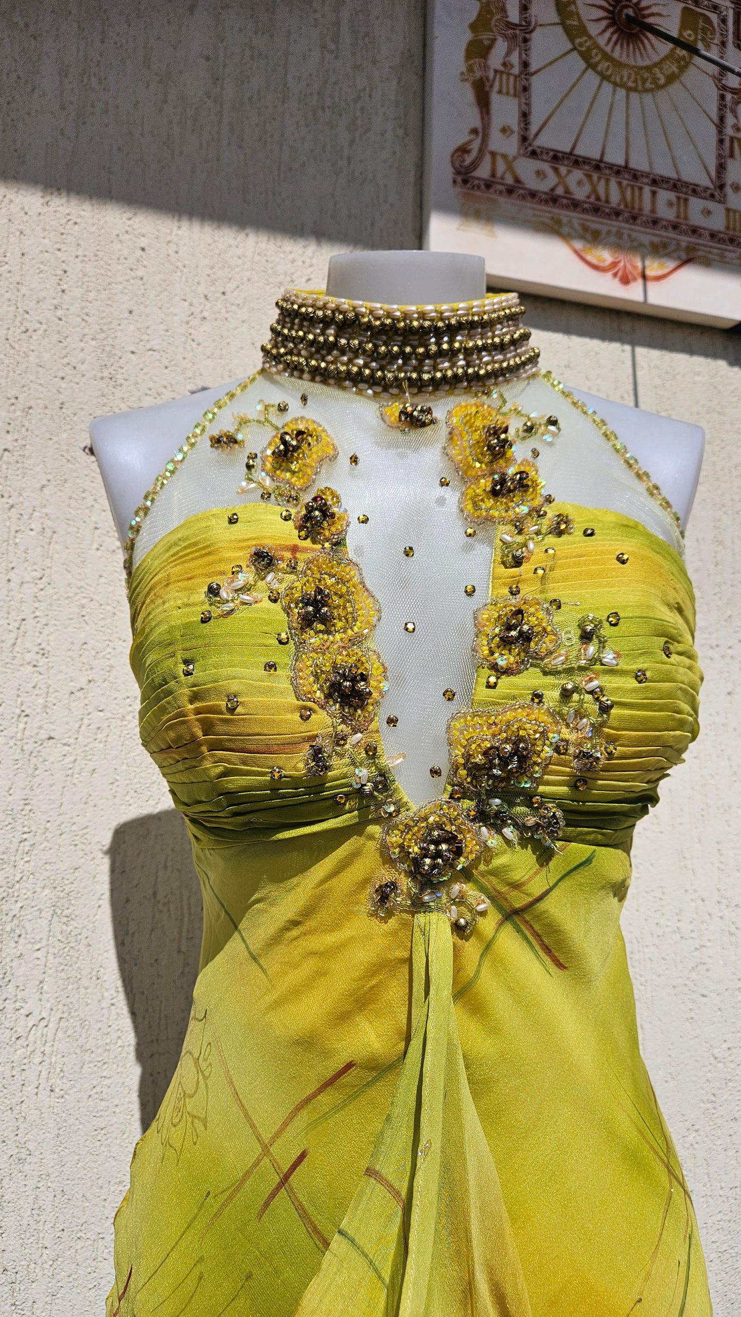 Robe jaune en soie brodée Fayazi