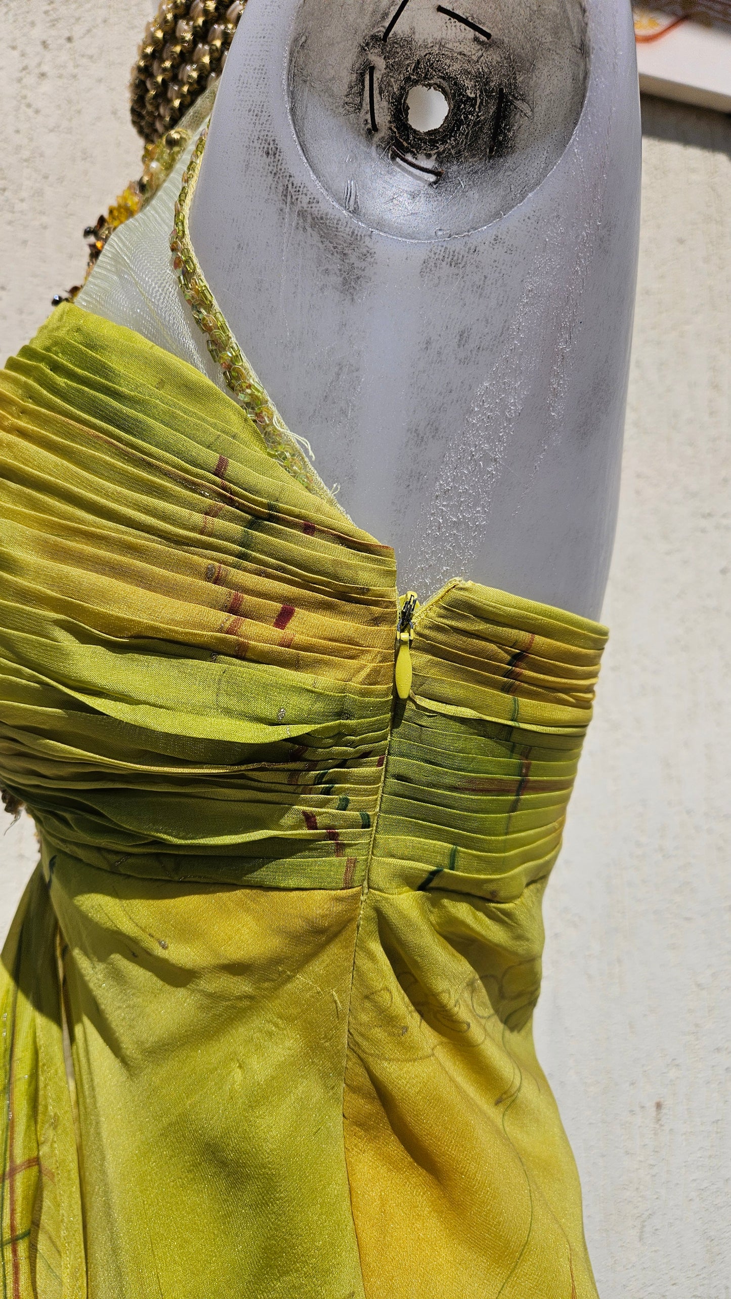Robe jaune en soie brodée Fayazi