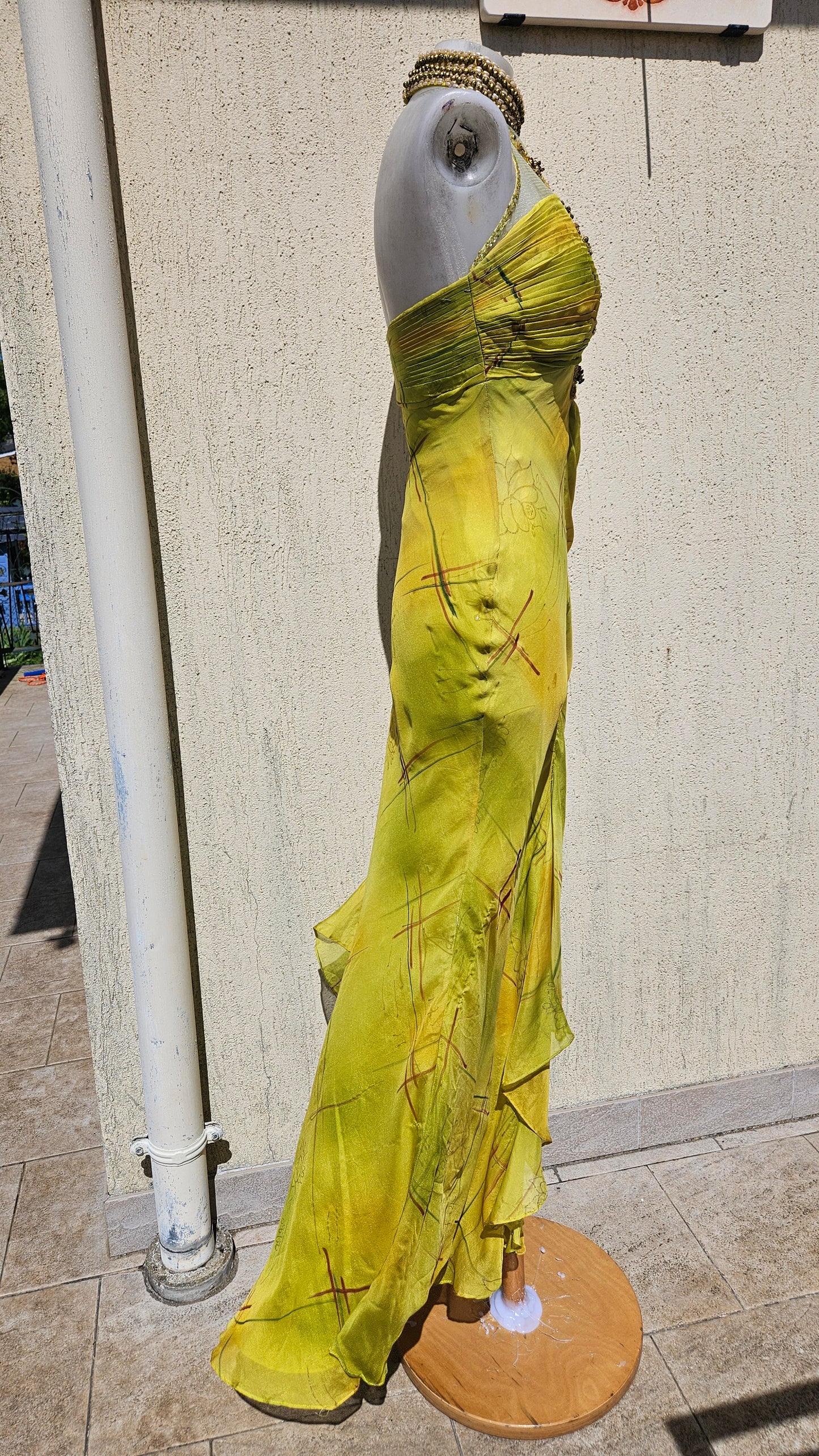 Robe jaune en soie brodée Fayazi