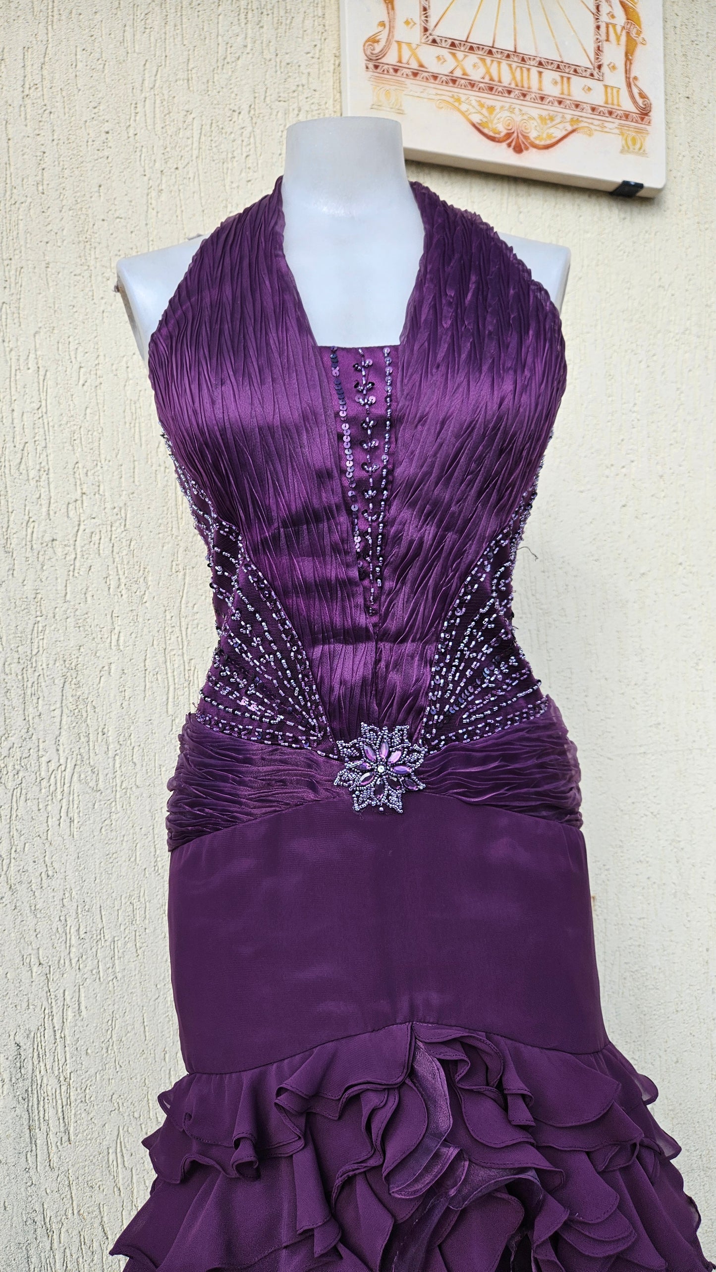 Robe dos nu brodée violette