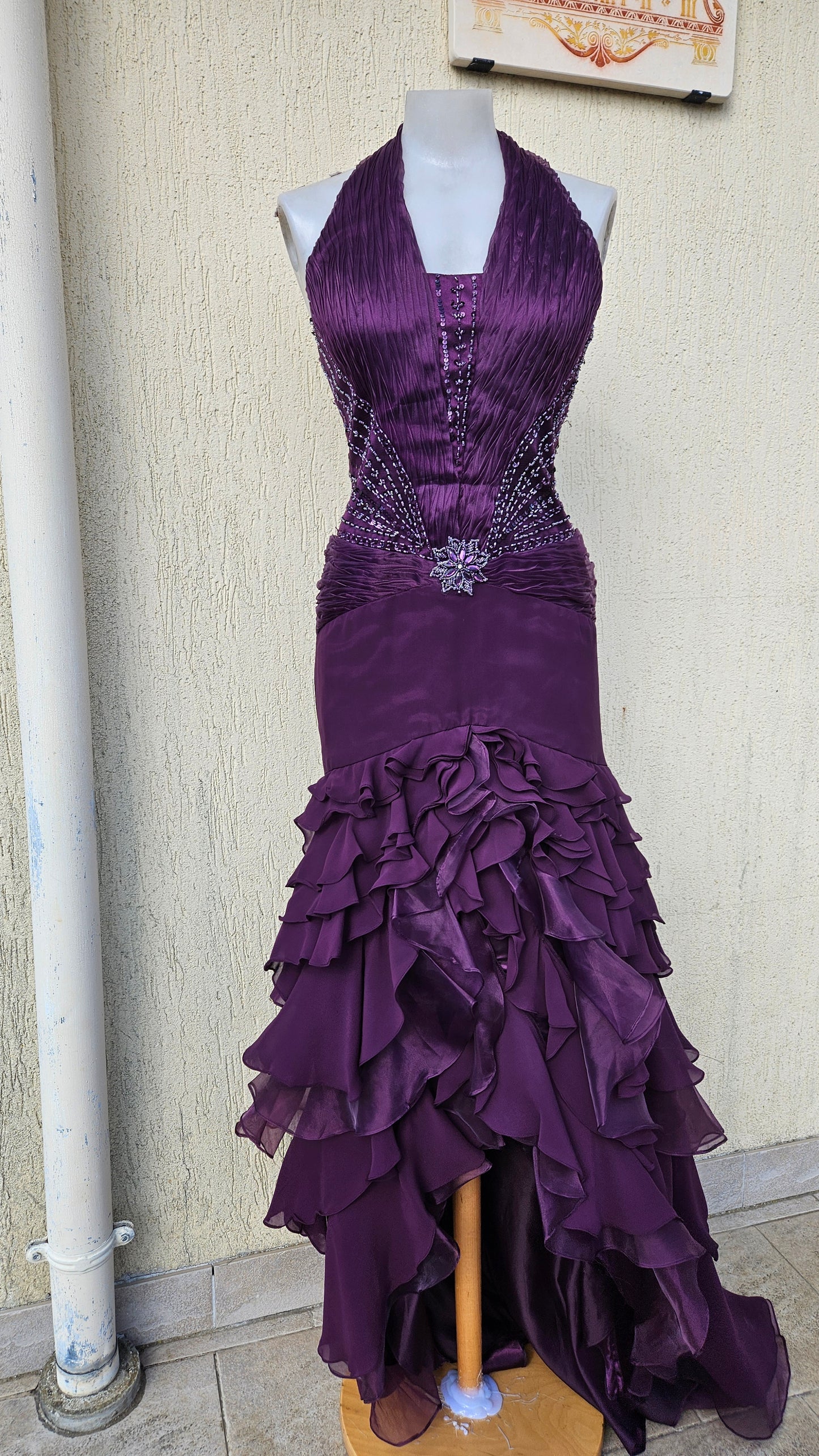 Robe dos nu brodée violette