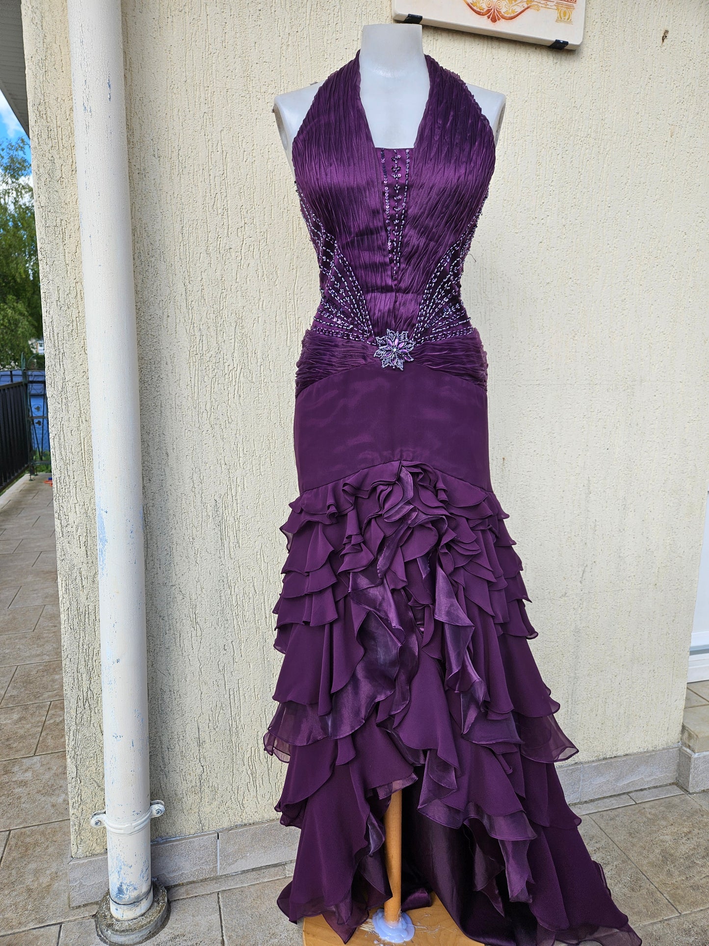 Robe dos nu brodée violette