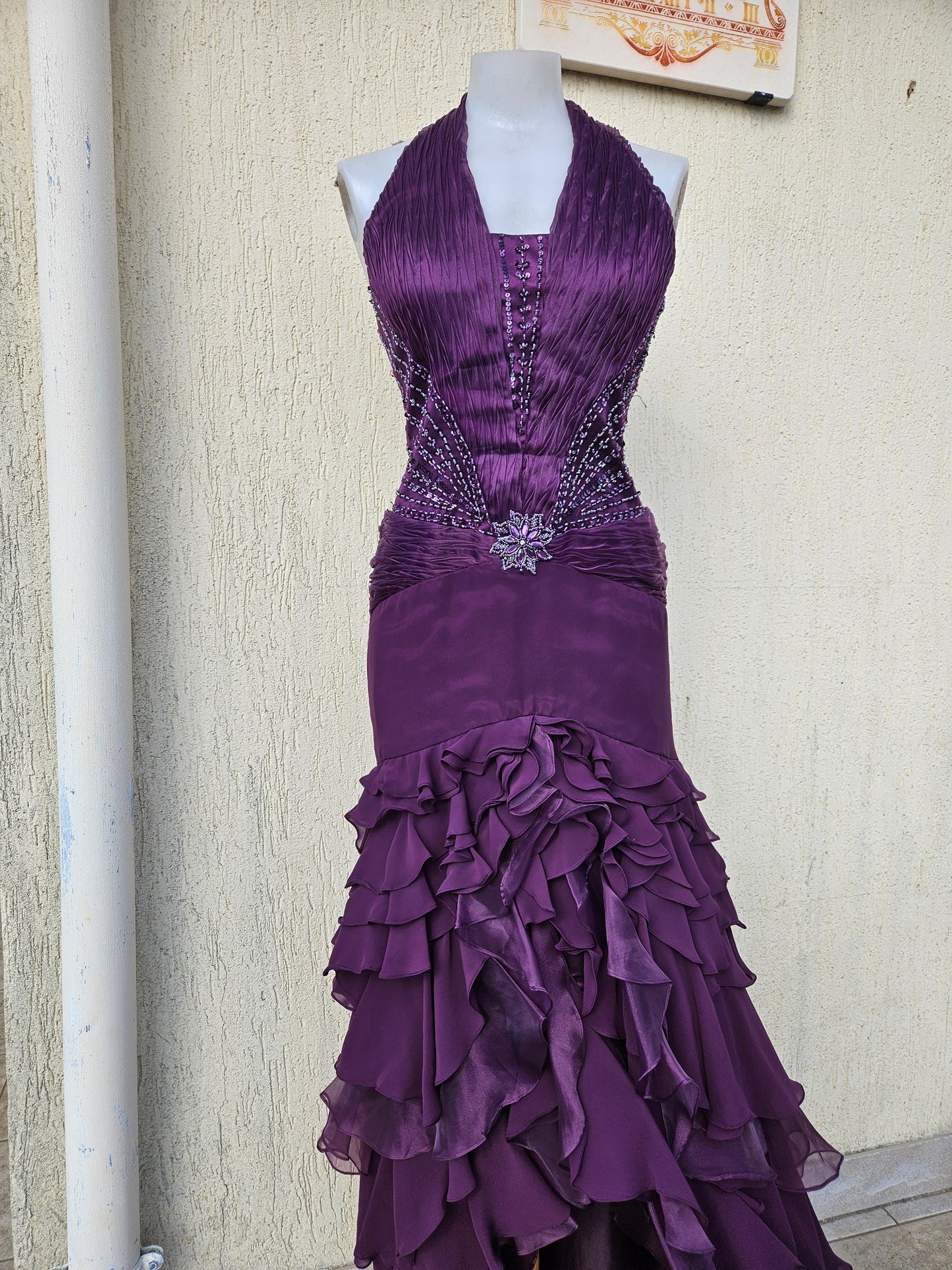 Robe dos nu brodée violette