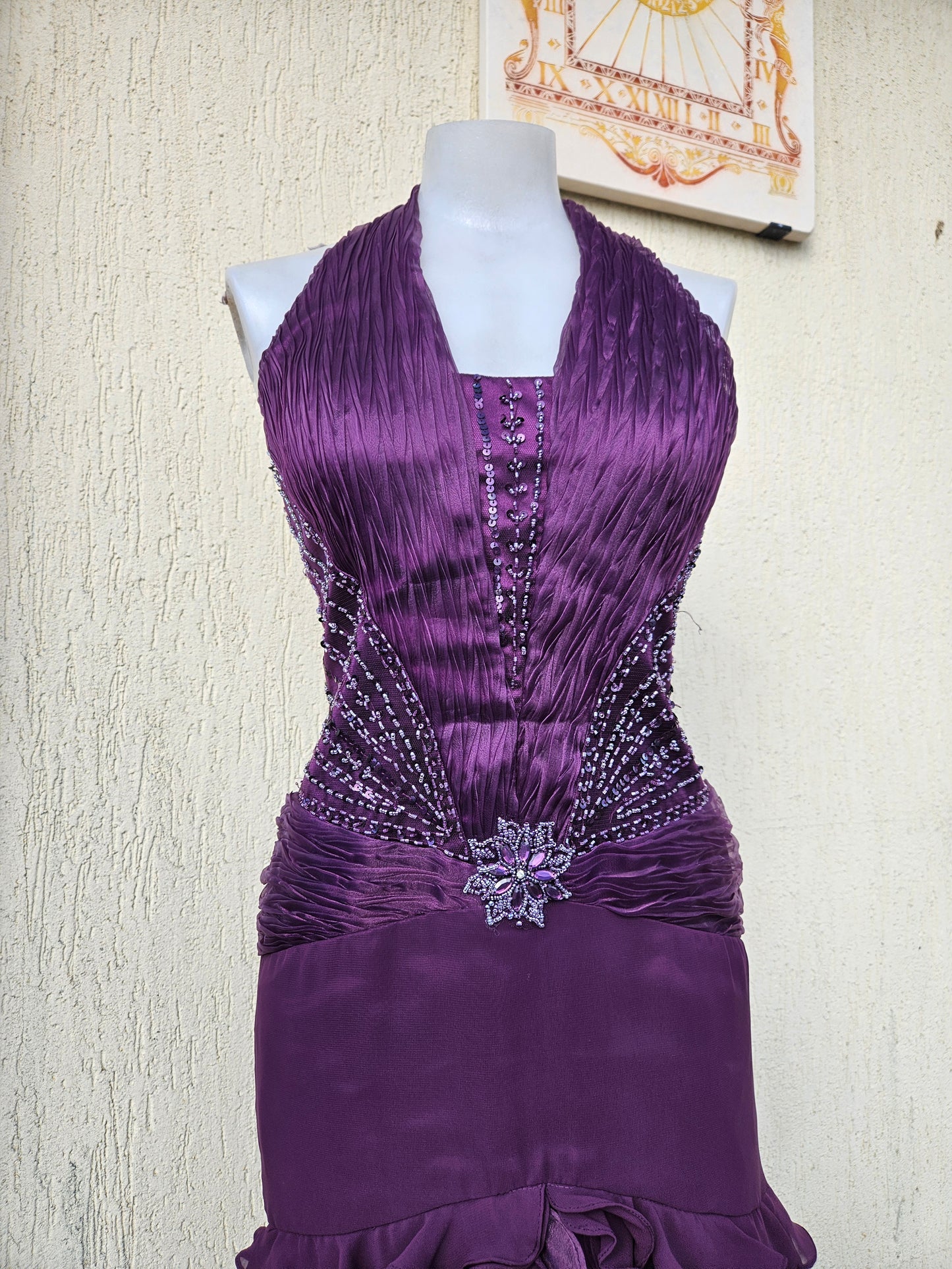 Robe dos nu brodée violette