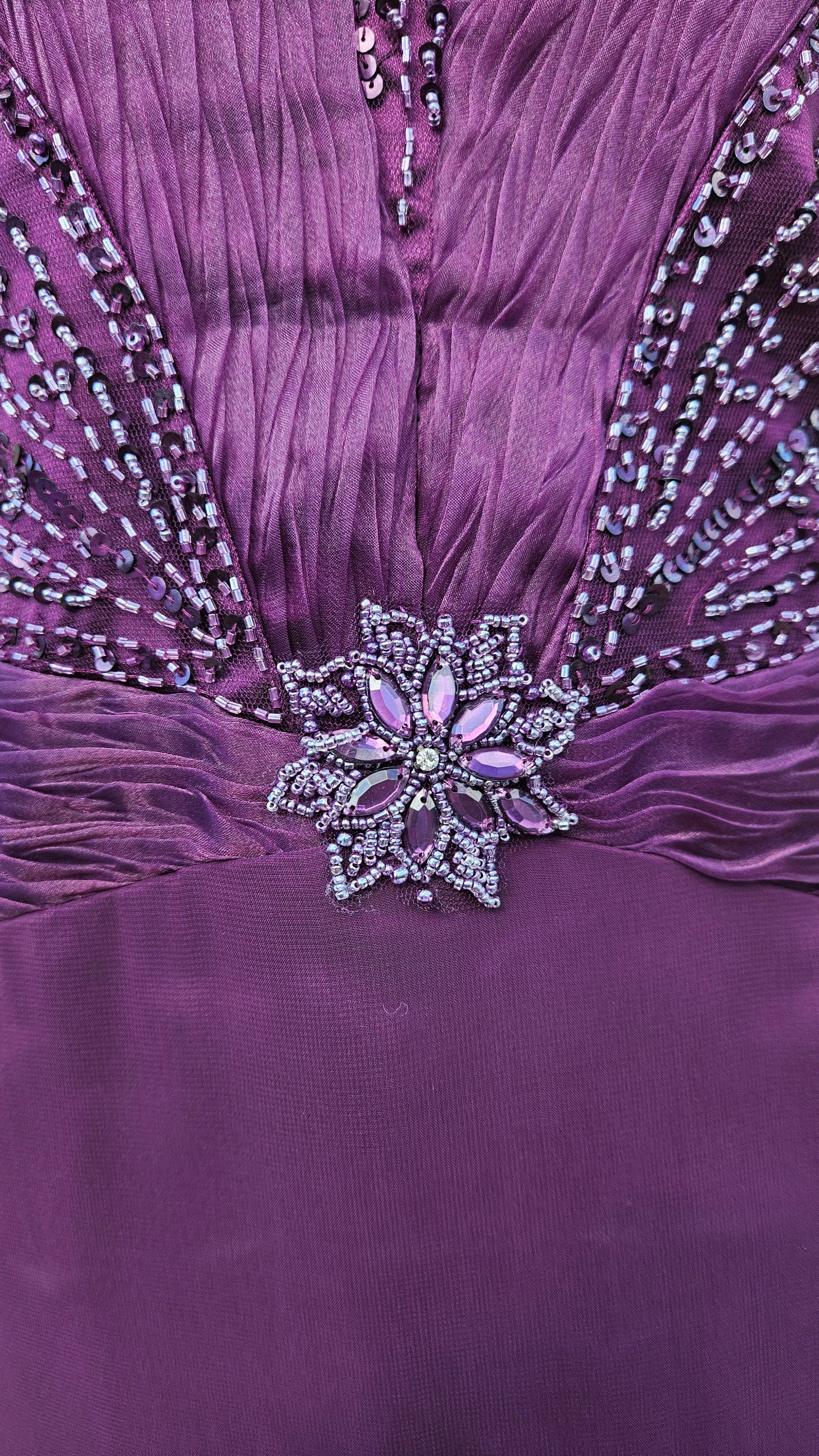 Robe dos nu brodée violette