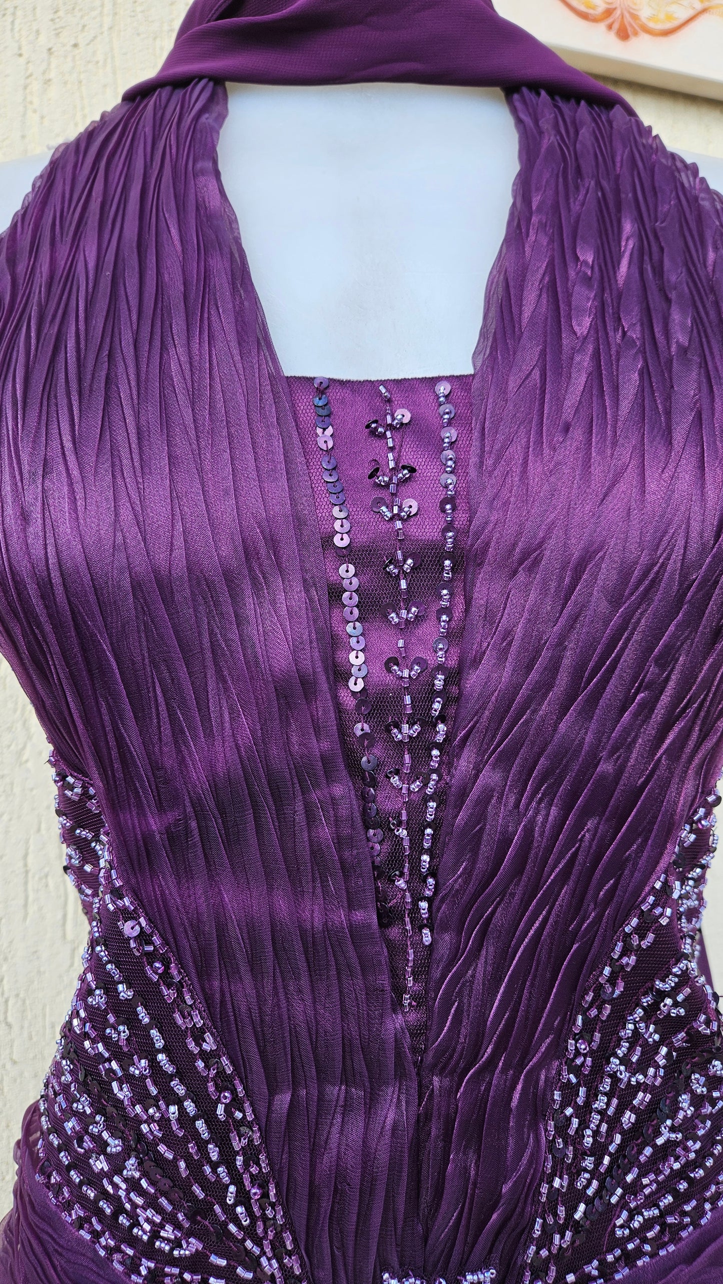 Robe dos nu brodée violette