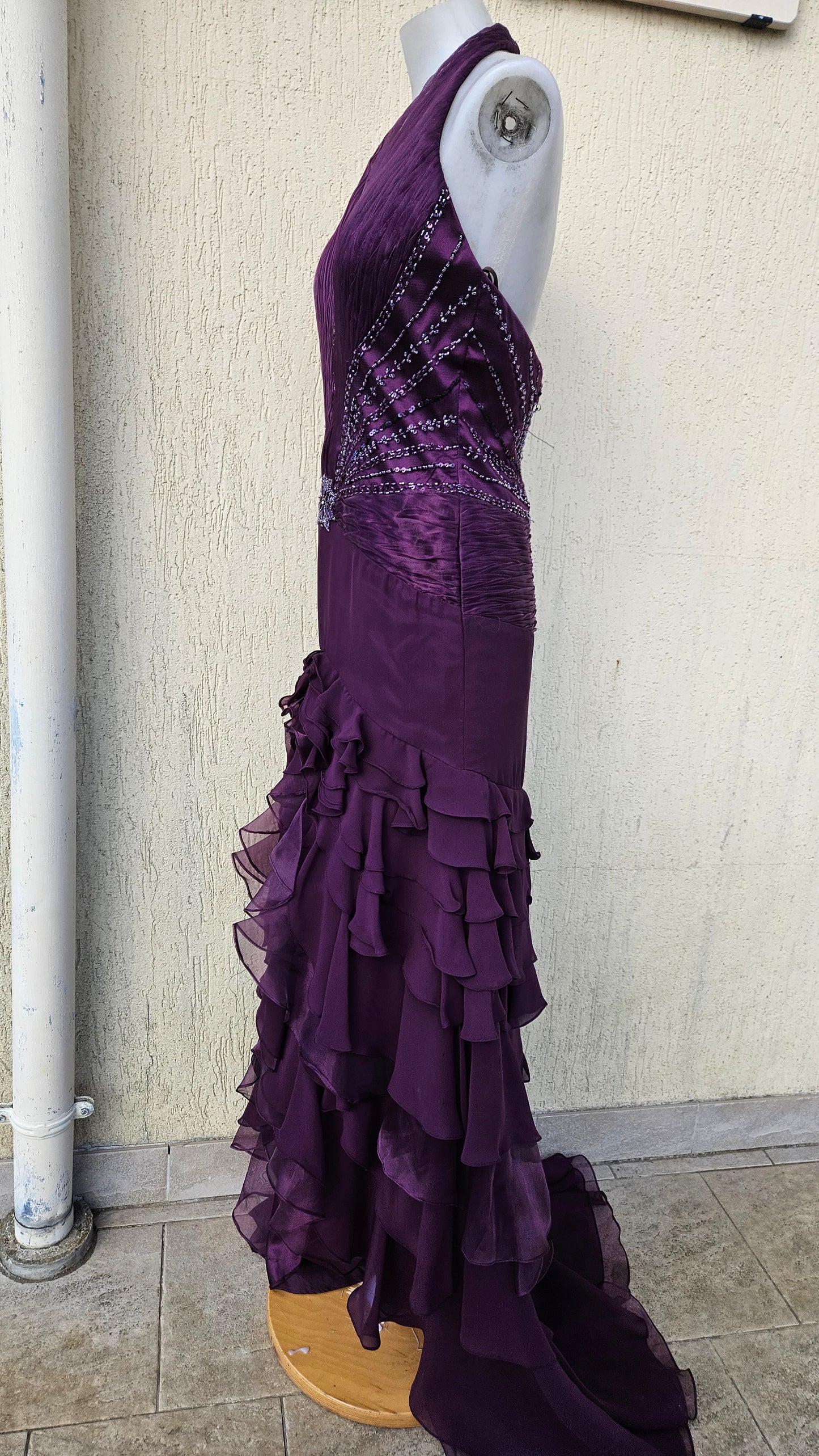 Robe dos nu brodée violette