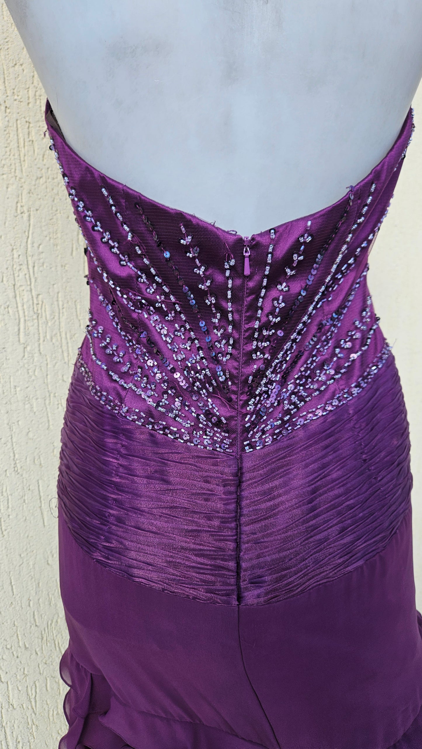 Robe dos nu brodée violette
