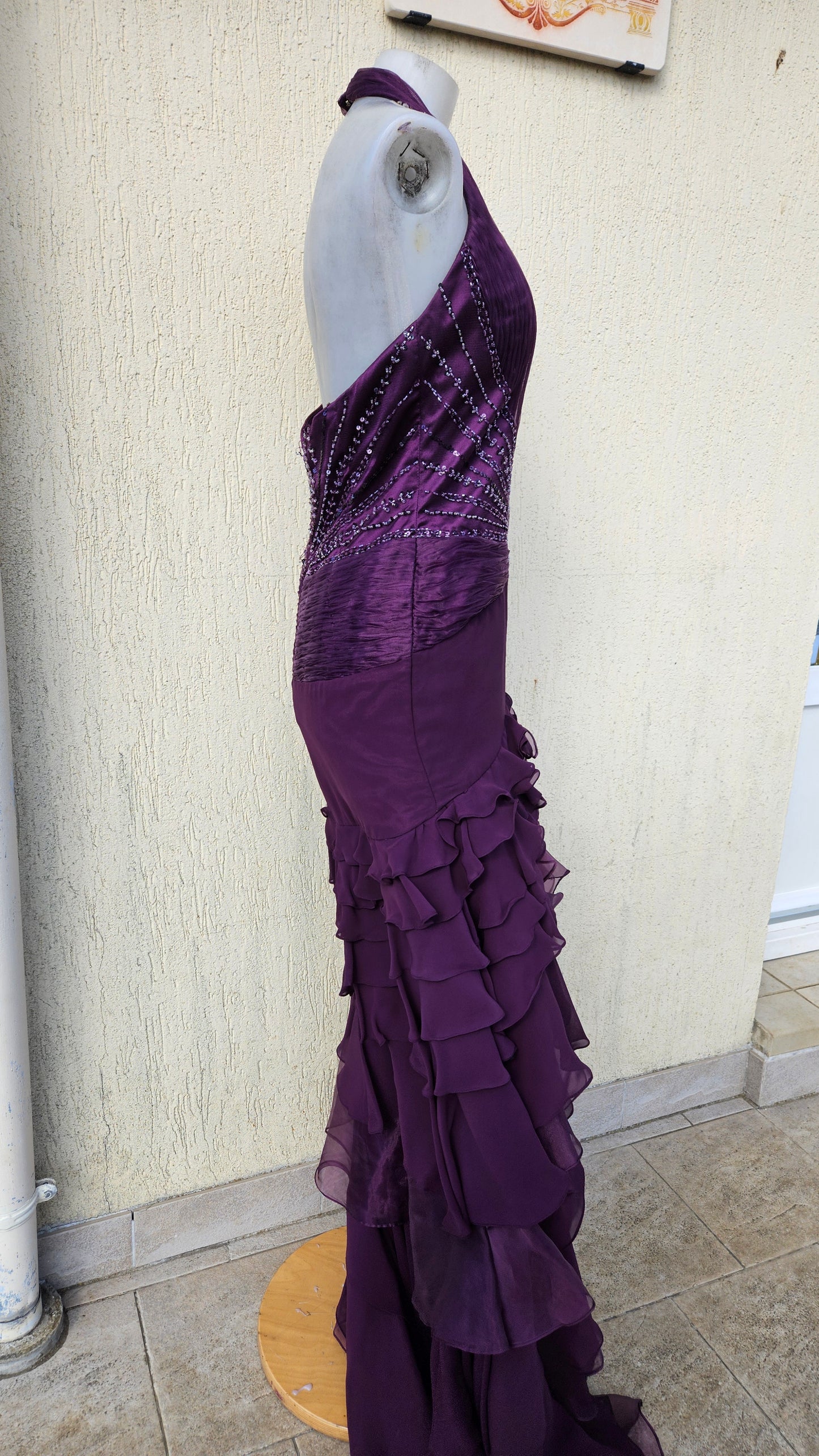 Robe dos nu brodée violette