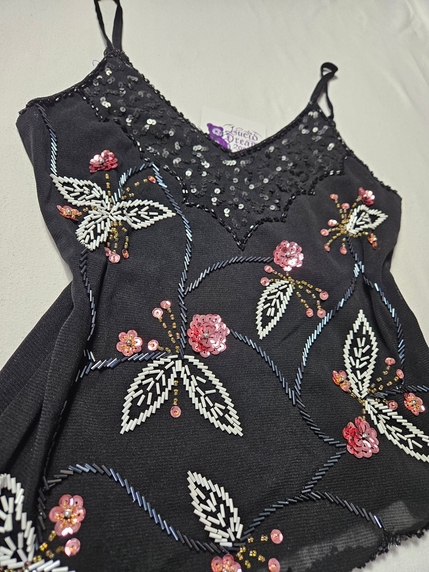 Haut noir brodé de papillons