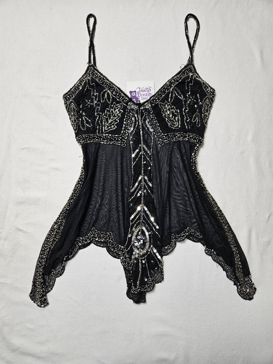 Débardeur vintage Y2K fairycore en tulle noir transparent avec broderies perlées, sequins argentés et détails en plumes. Brodé à la main. Pièce rare sortie d'une reverie.