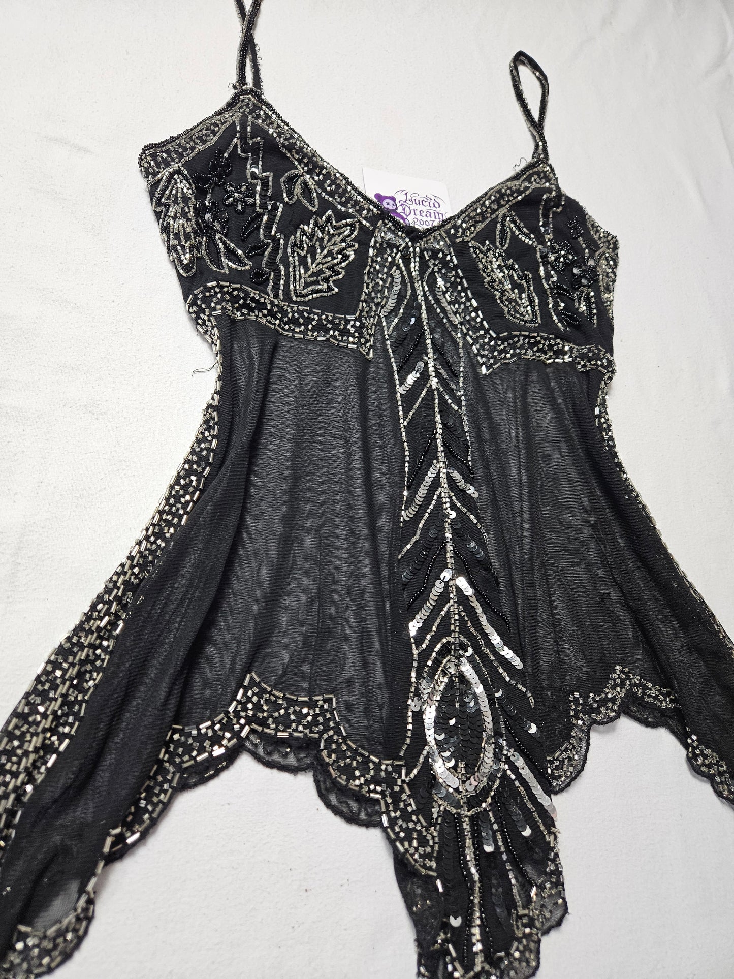 Haut noir asymétrique en voile brodé