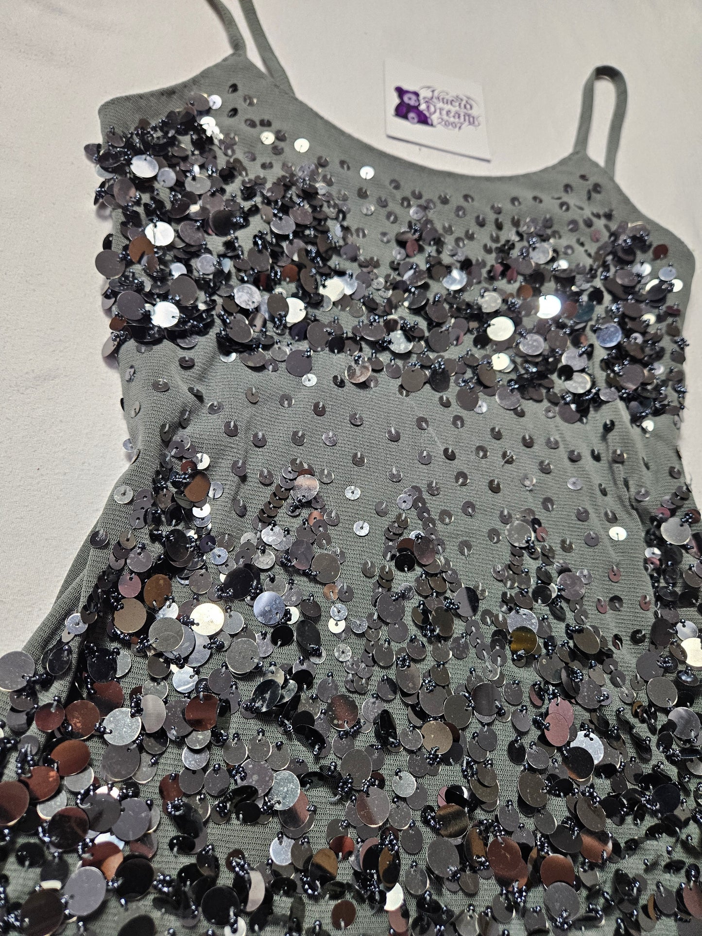 Haut brodé gris et argent