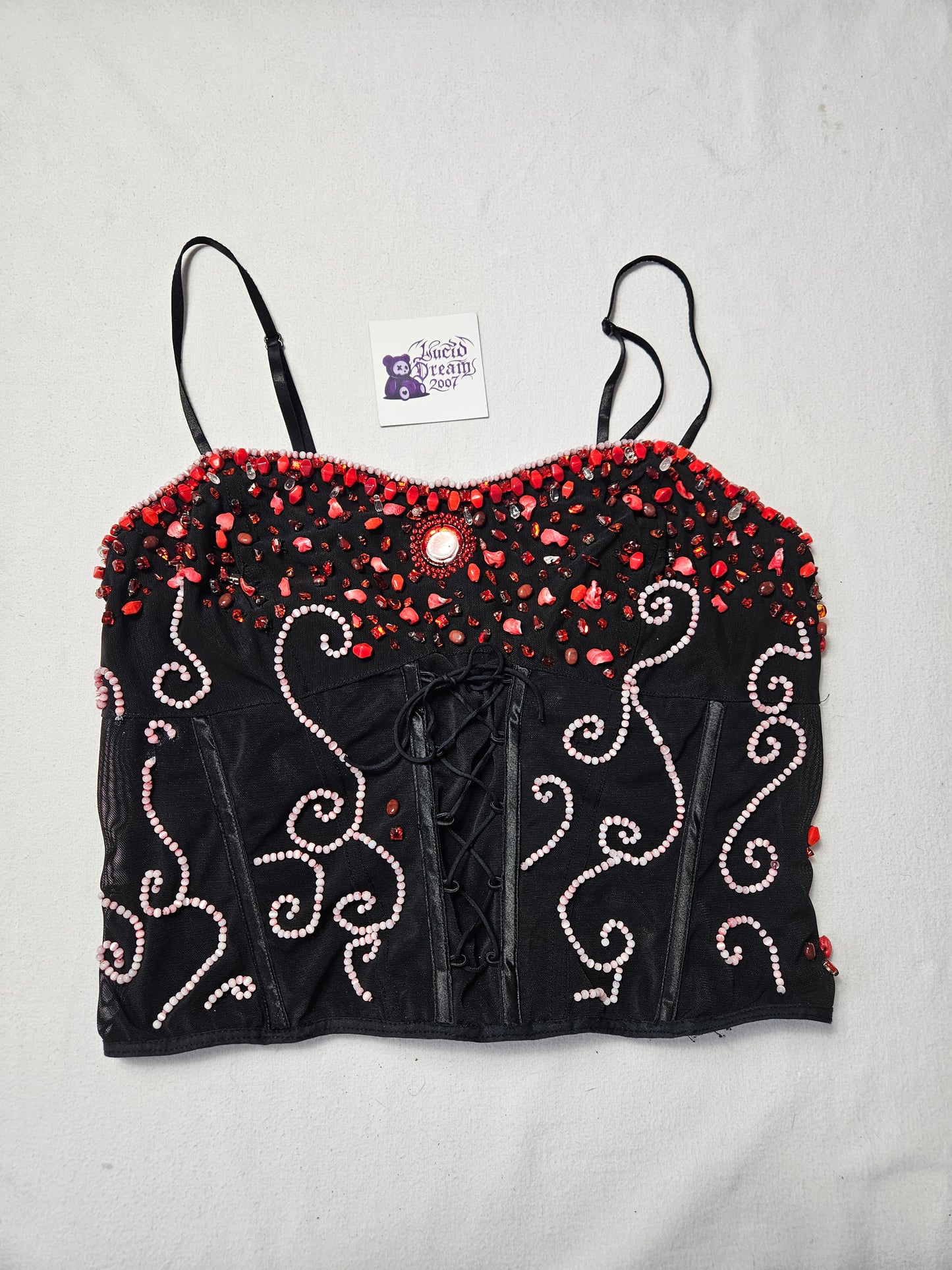 Haut noir brodé de perles