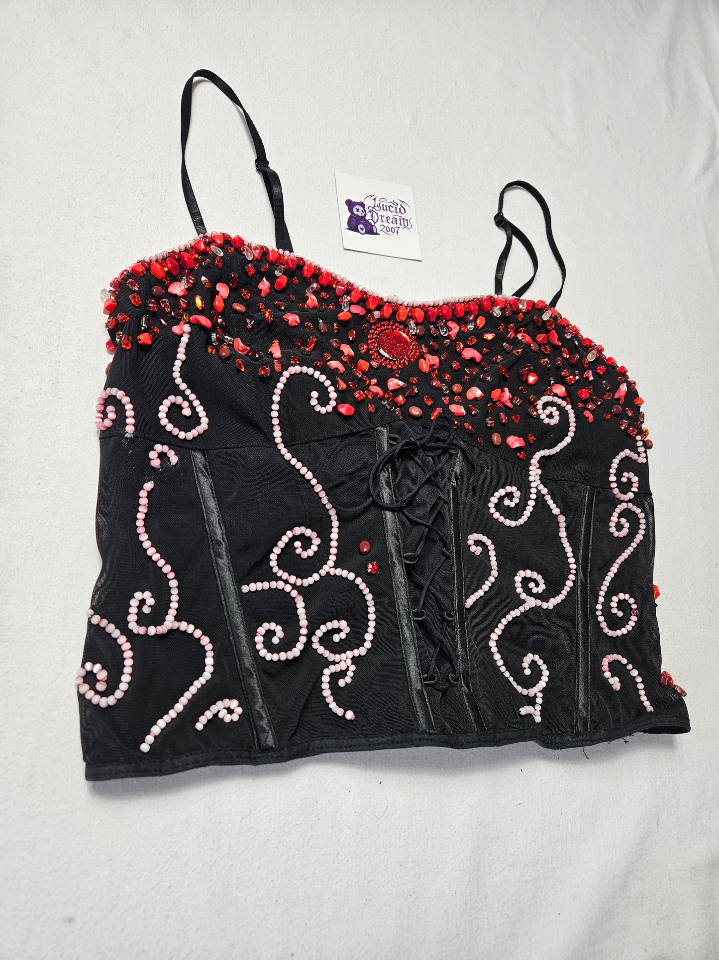 Haut noir brodé de perles