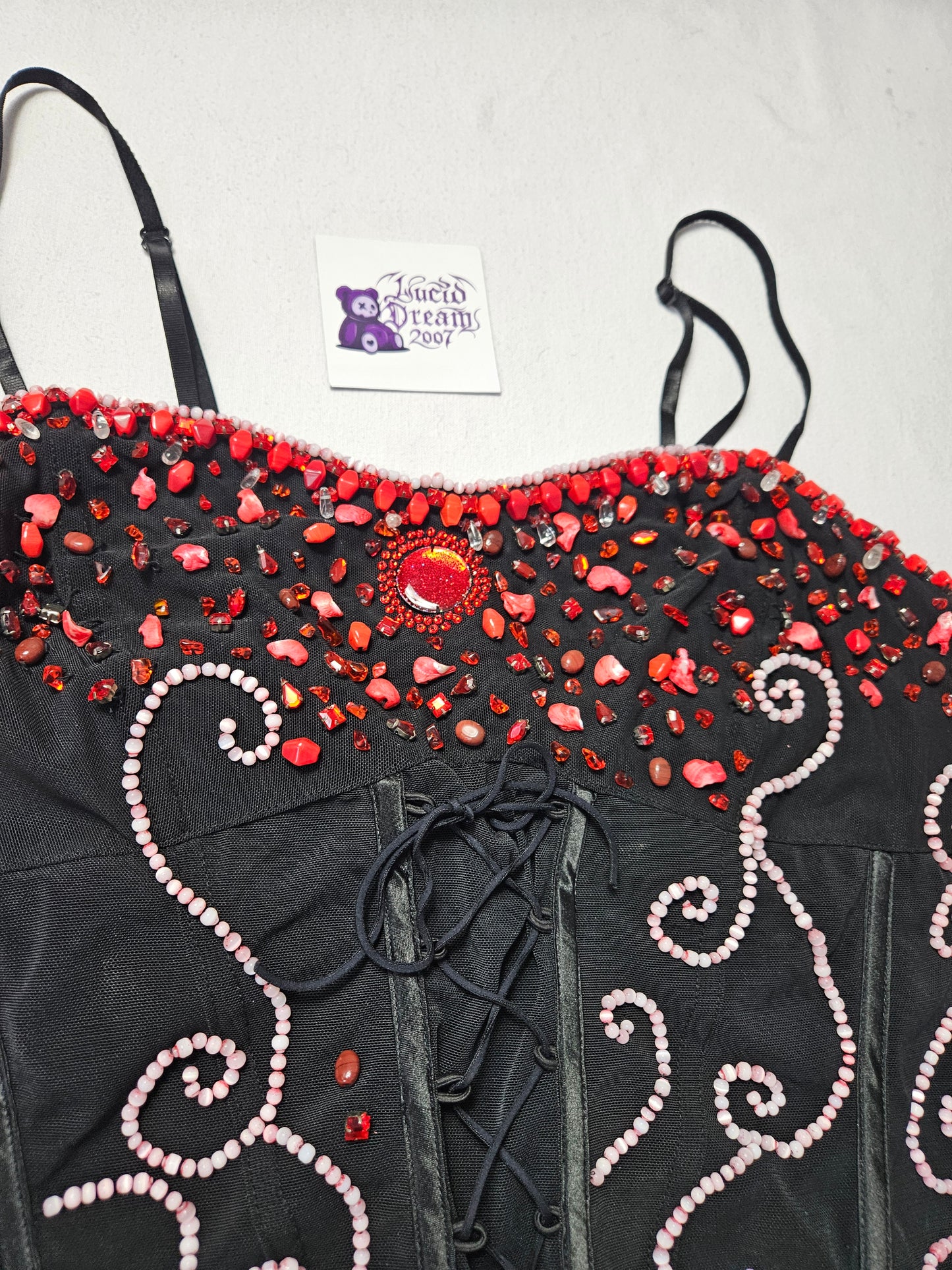 Haut noir brodé de perles