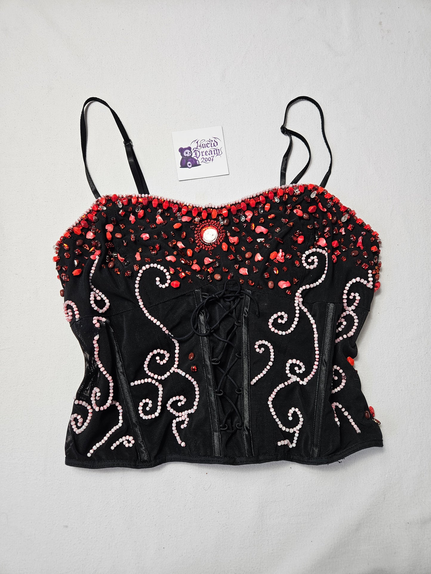 Haut noir brodé de perles