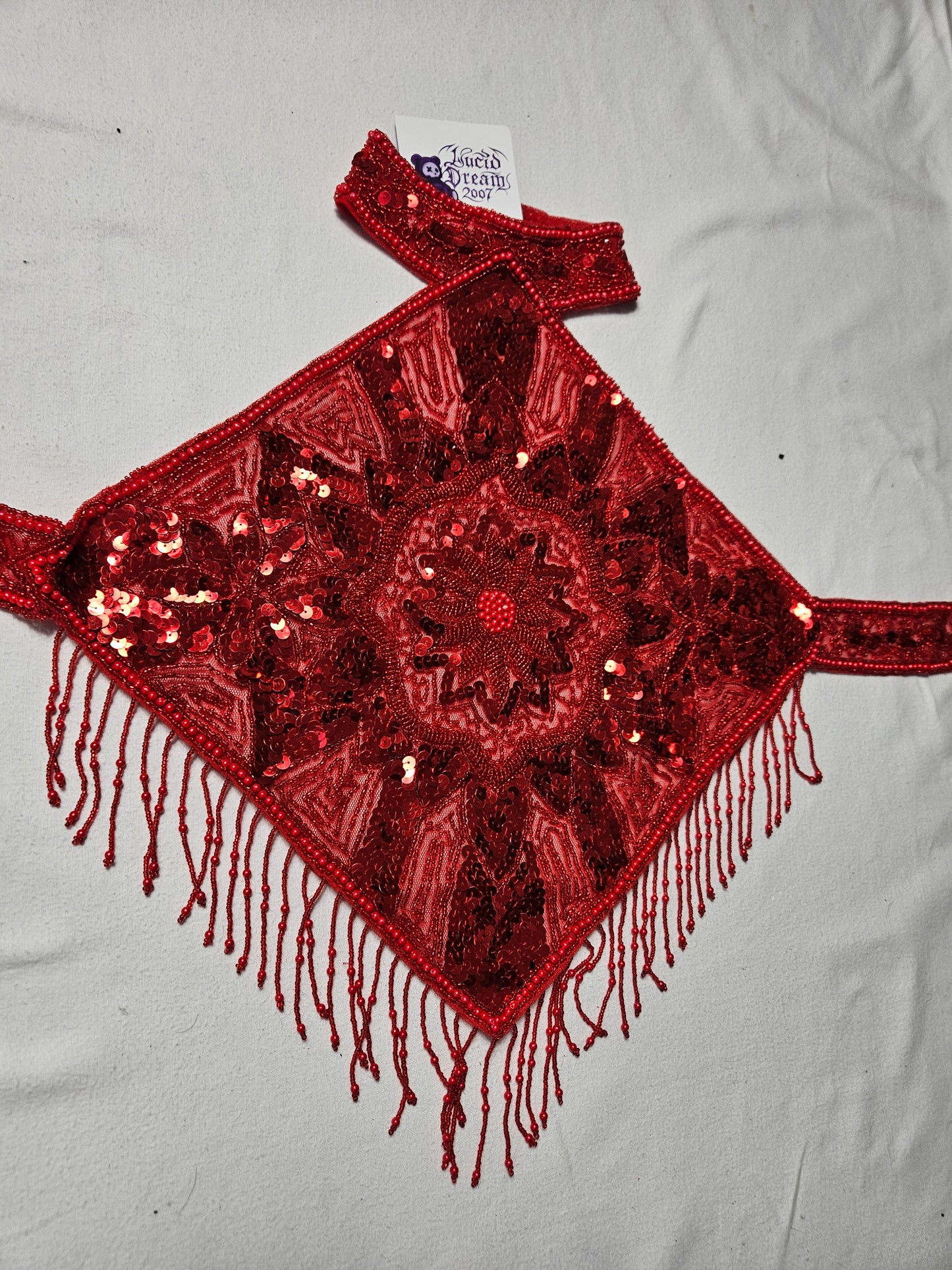 Dos nu brodé rouge