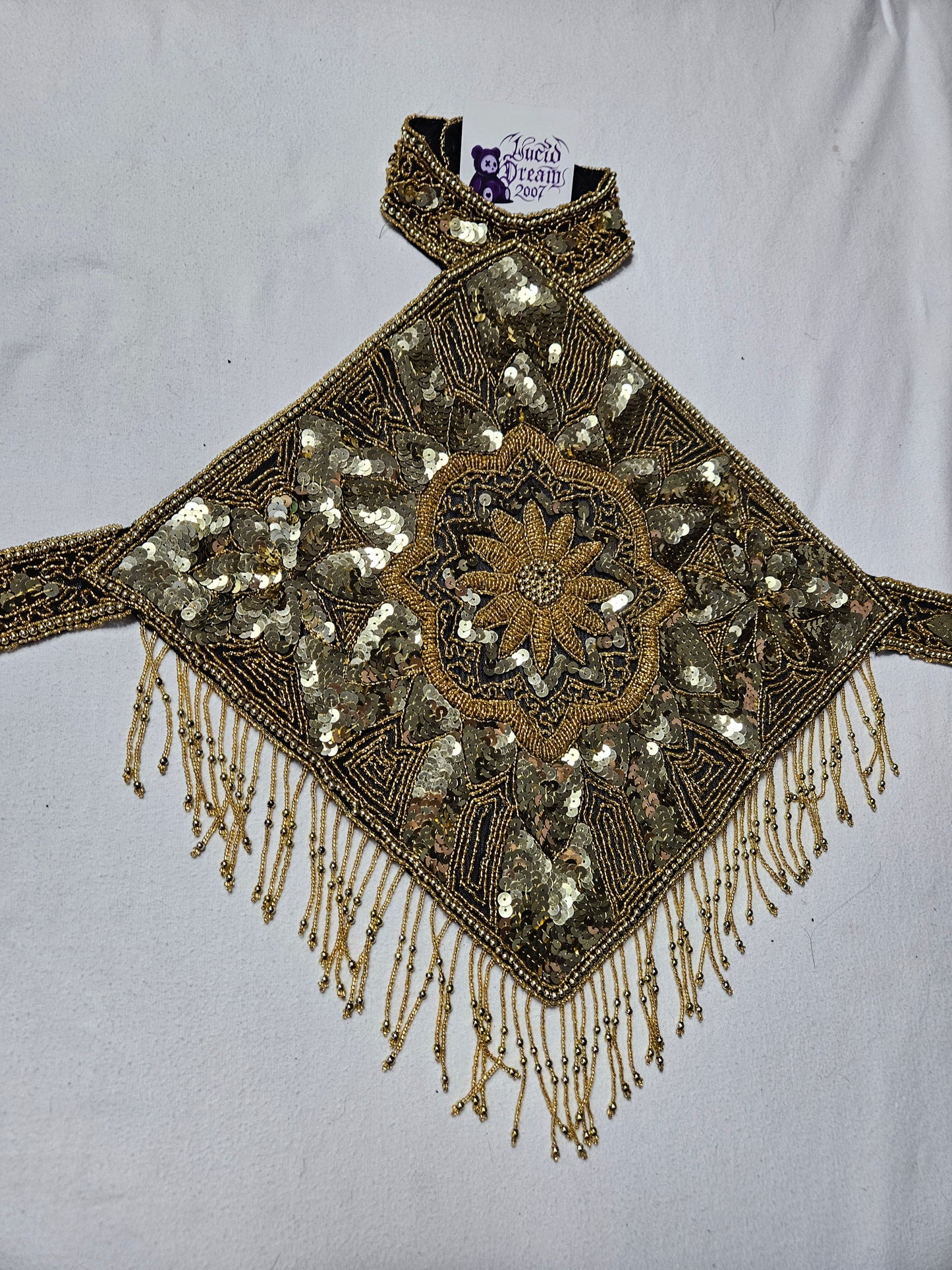 Espalda bordada en negro y dorado