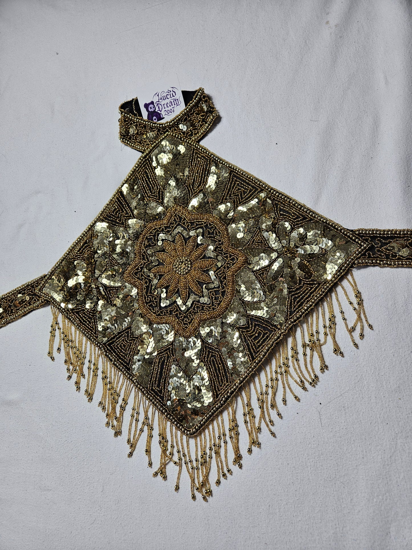 Espalda bordada en negro y dorado