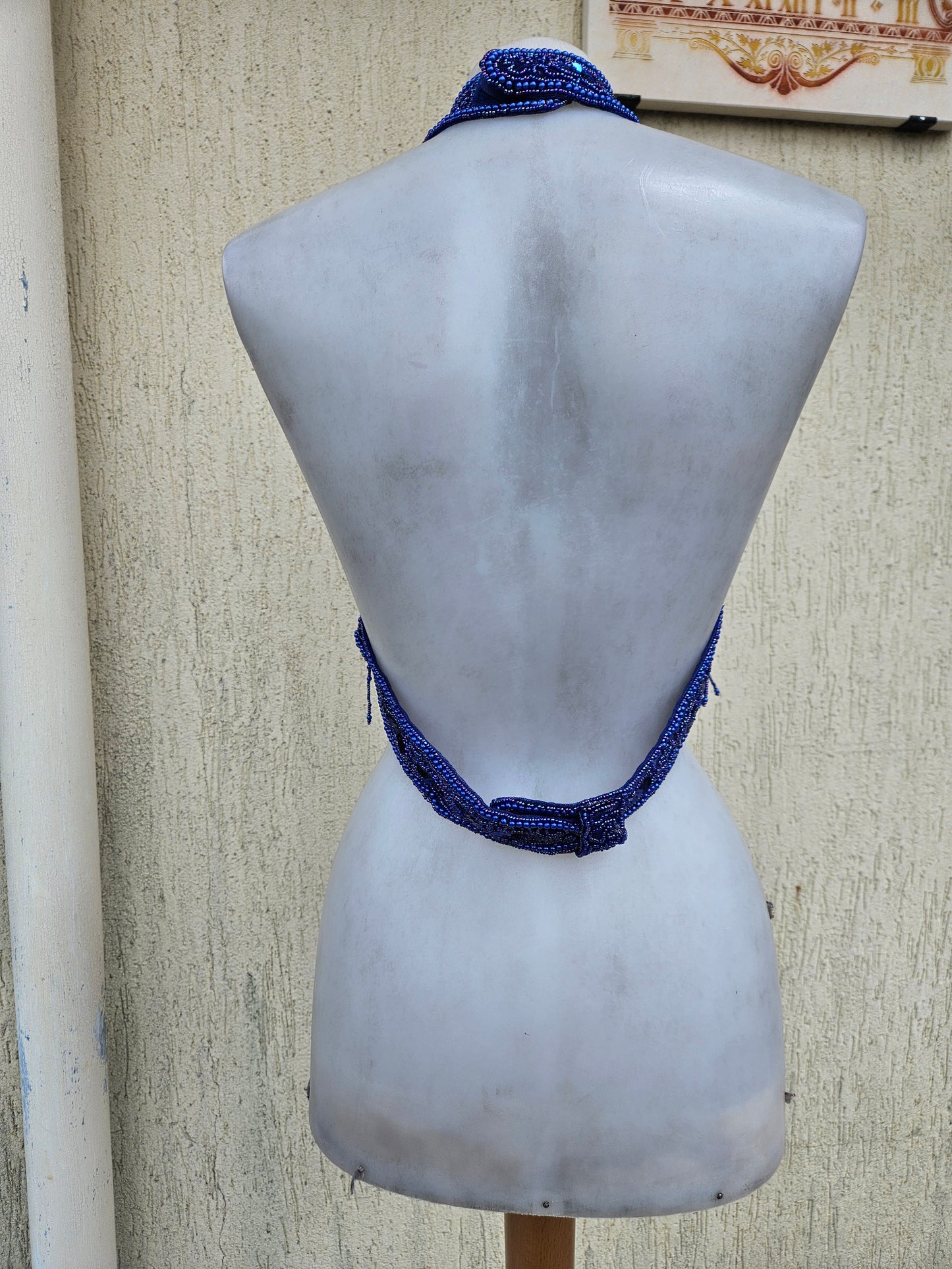 Dos nu brodé bleu
