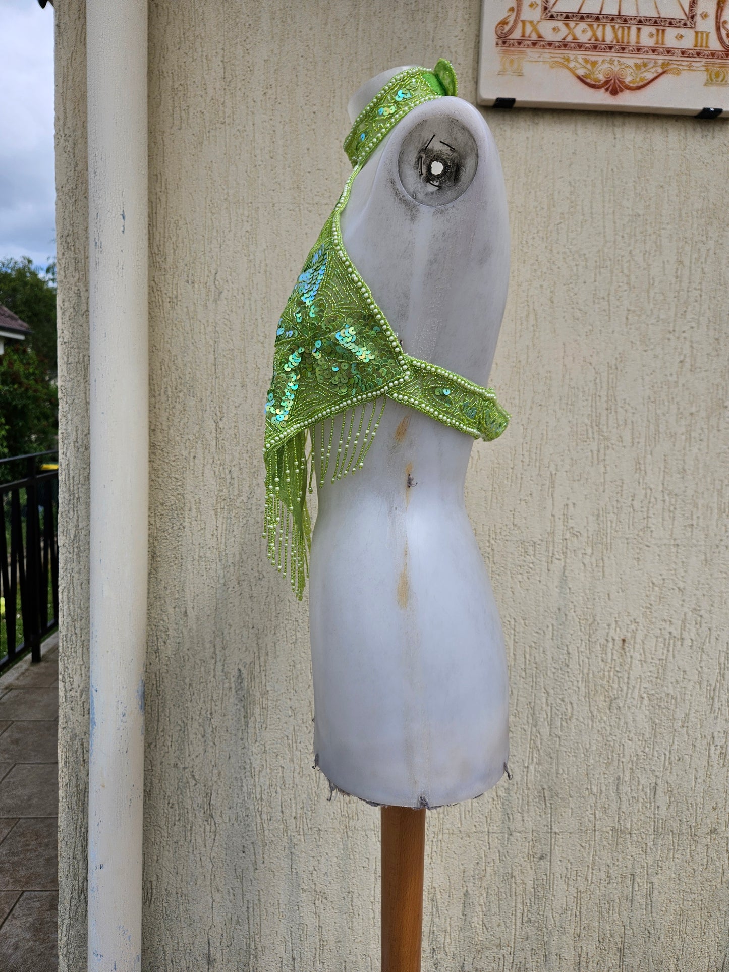 Espalda desnuda bordada en verde manzana