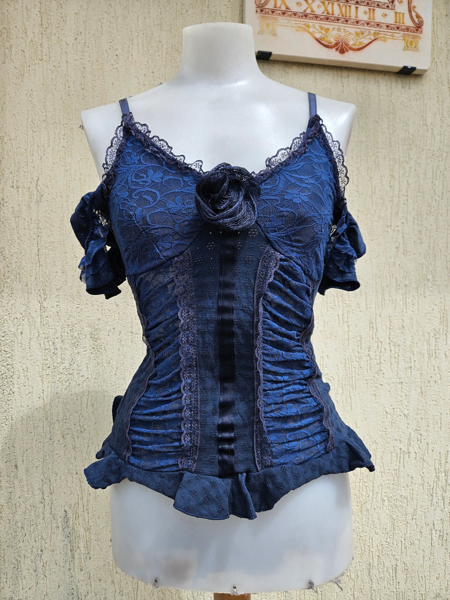 Haut bleu détail dentelle