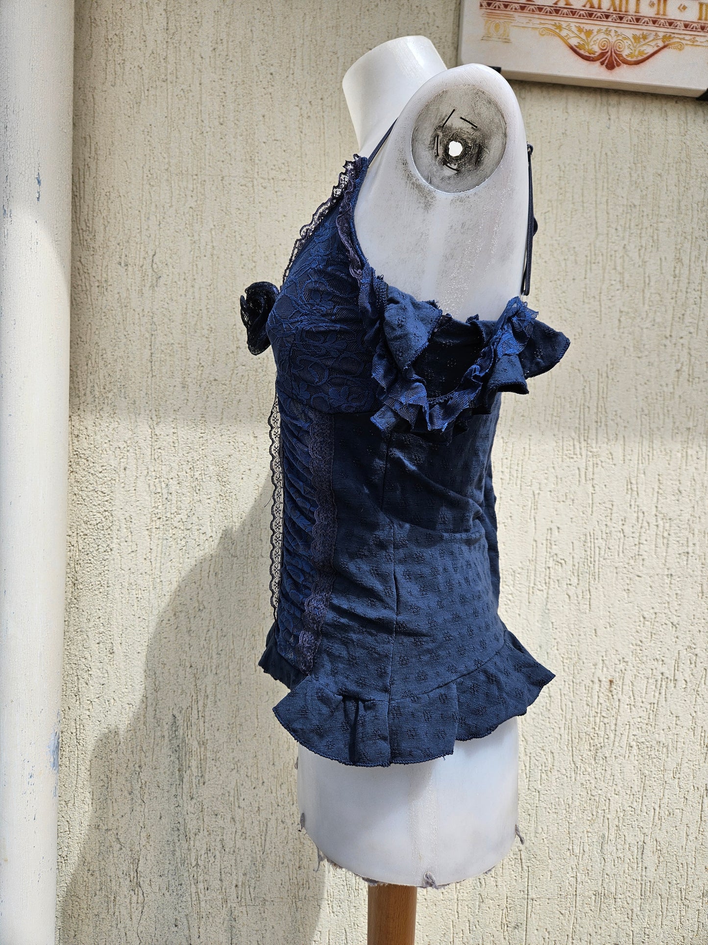 Haut bleu détail dentelle