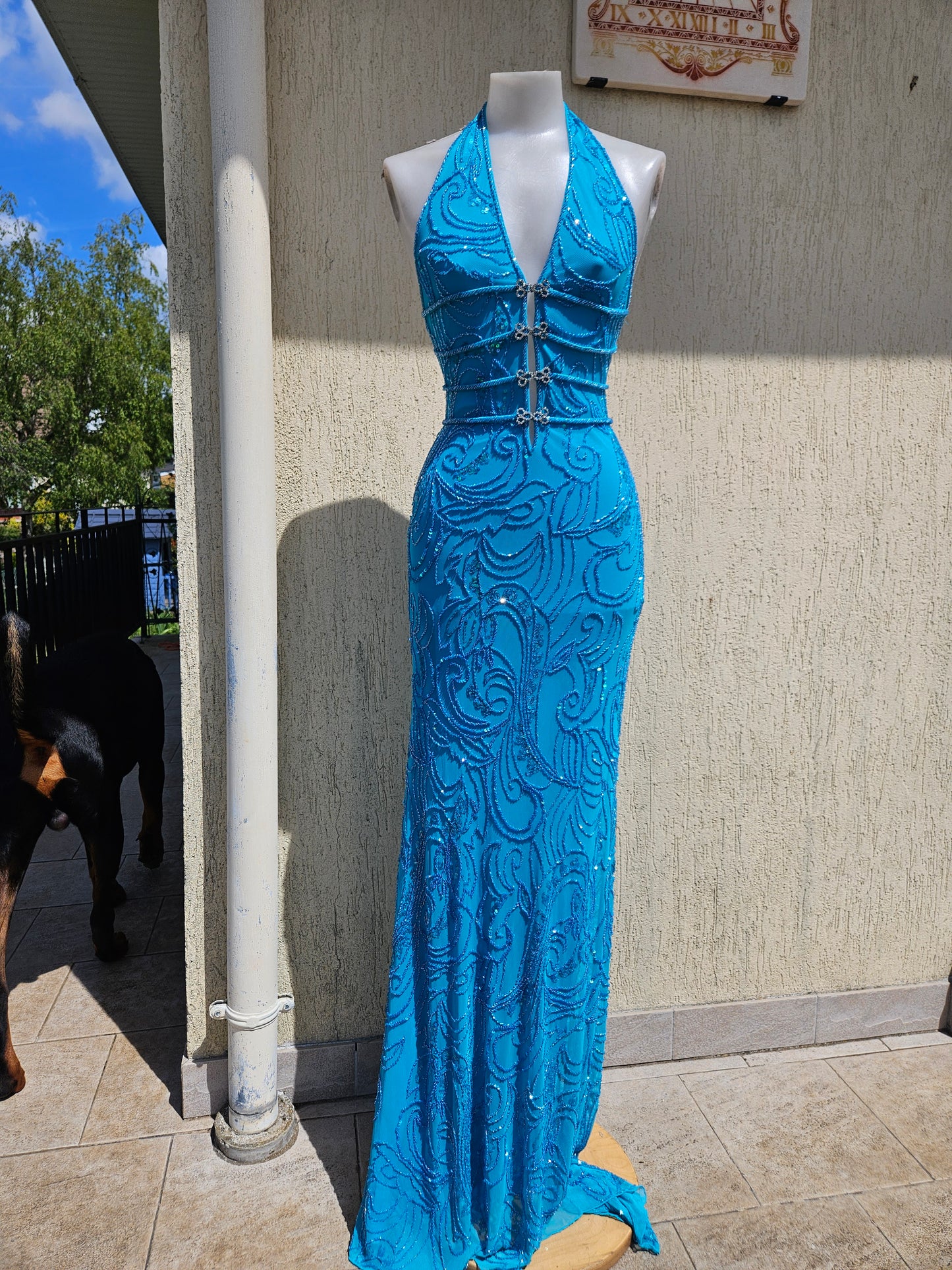 Robe dos nu brodée bleue