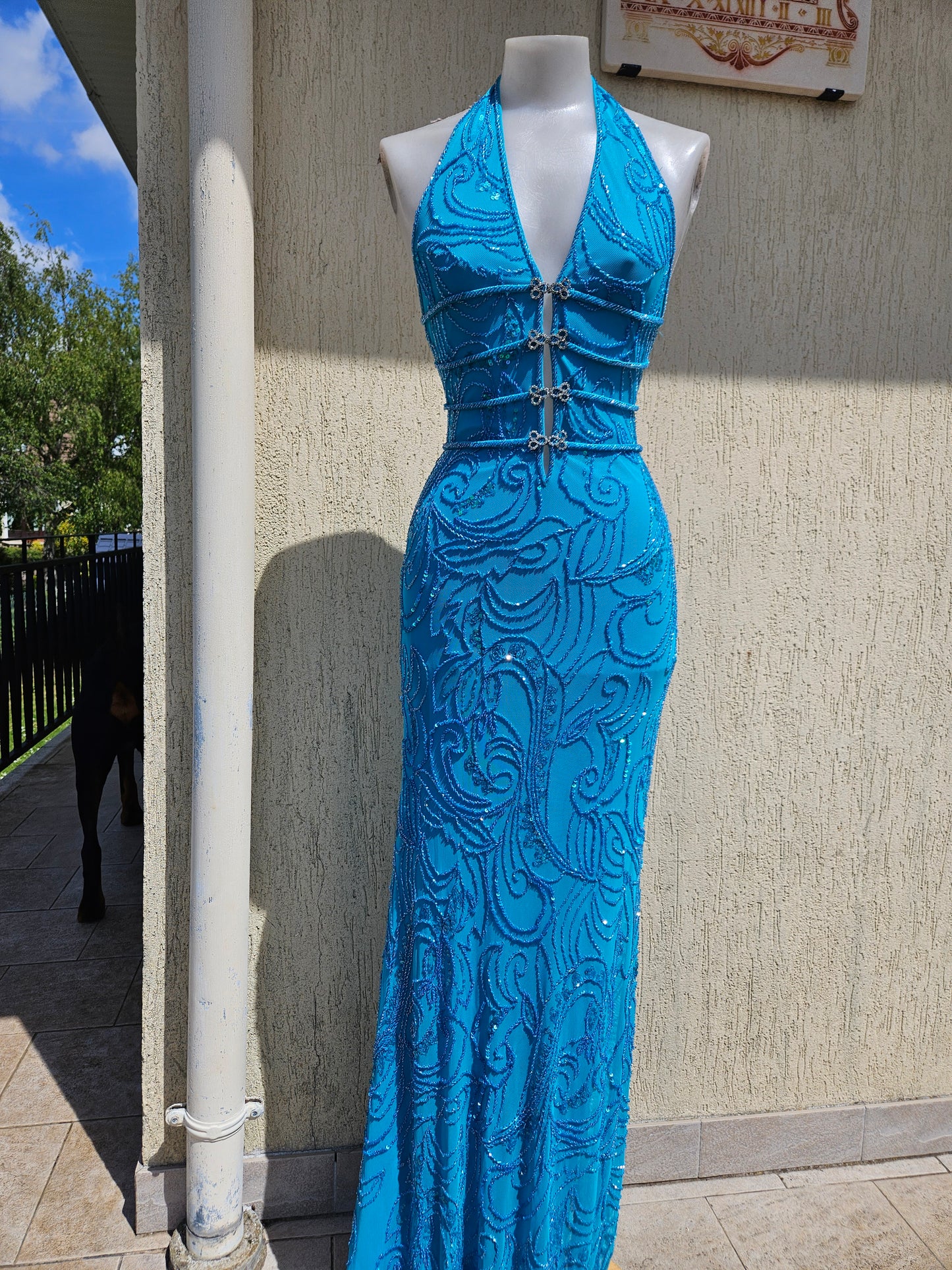 Robe dos nu brodée bleue