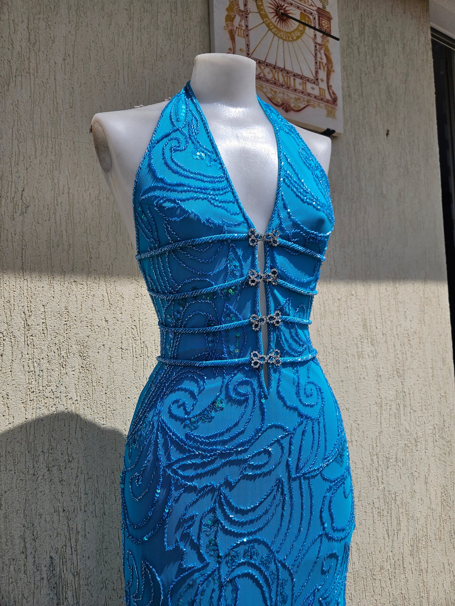 Robe dos nu brodée bleue