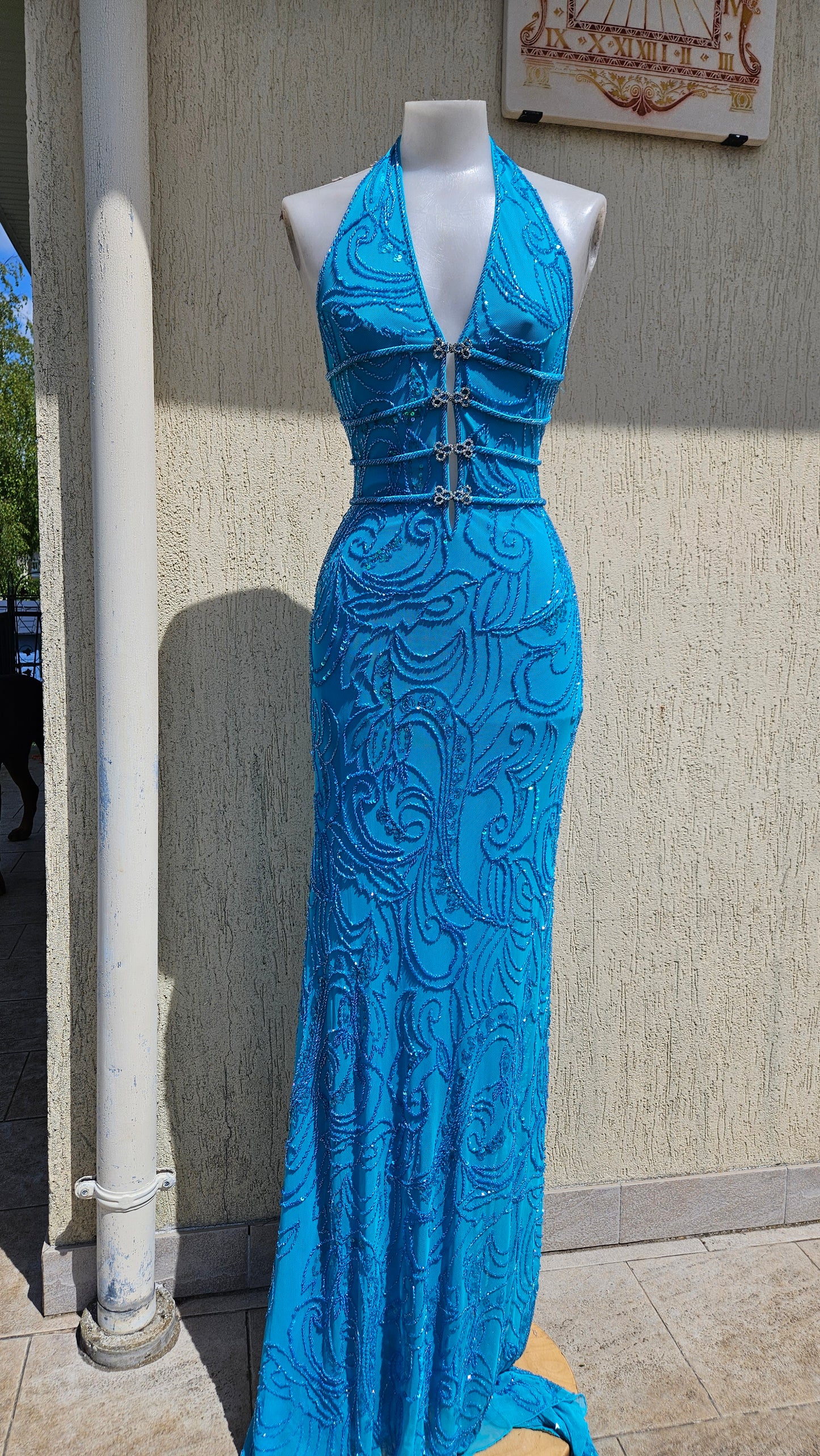 Robe dos nu brodée bleue