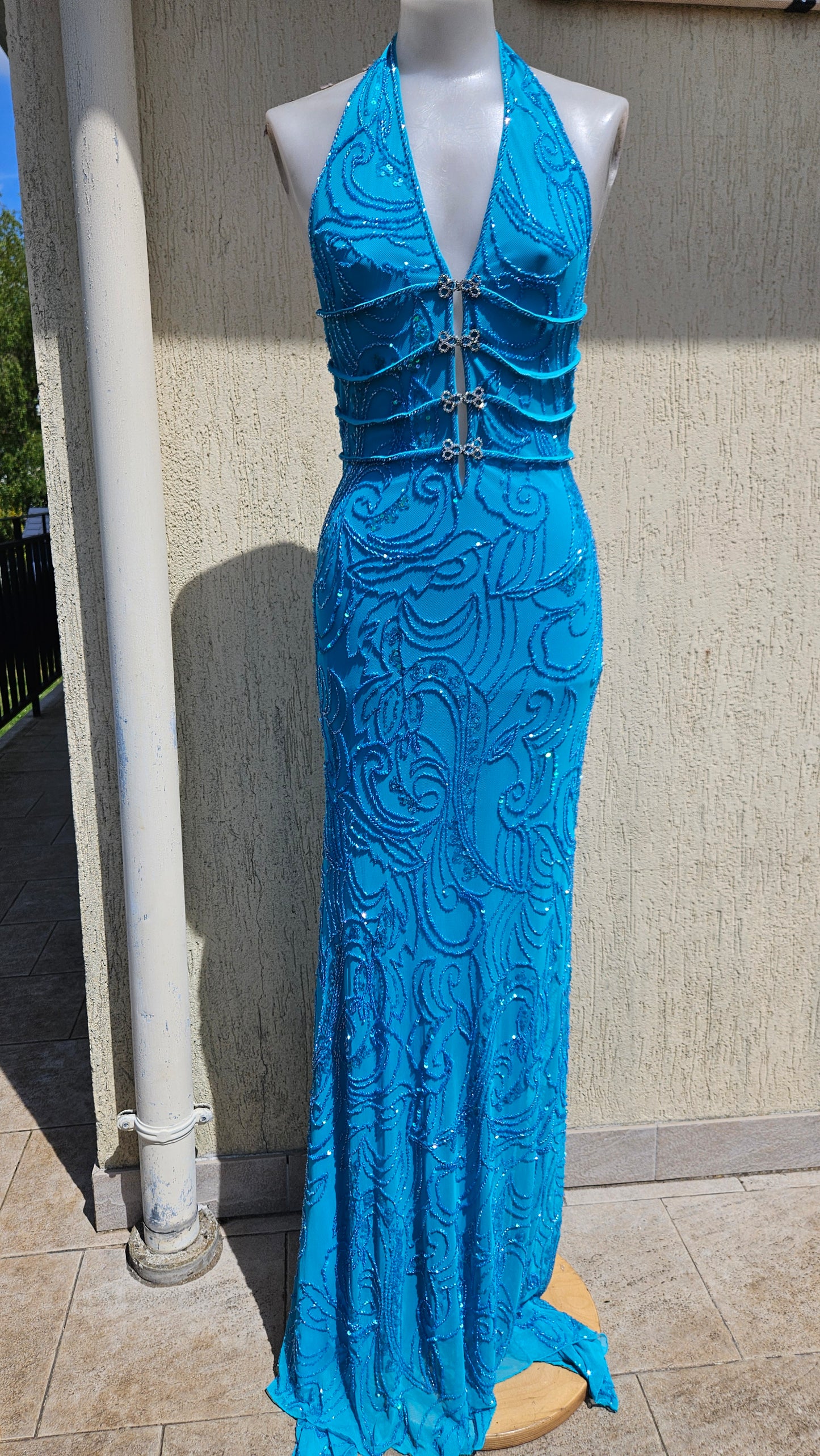 Robe dos nu brodée bleue