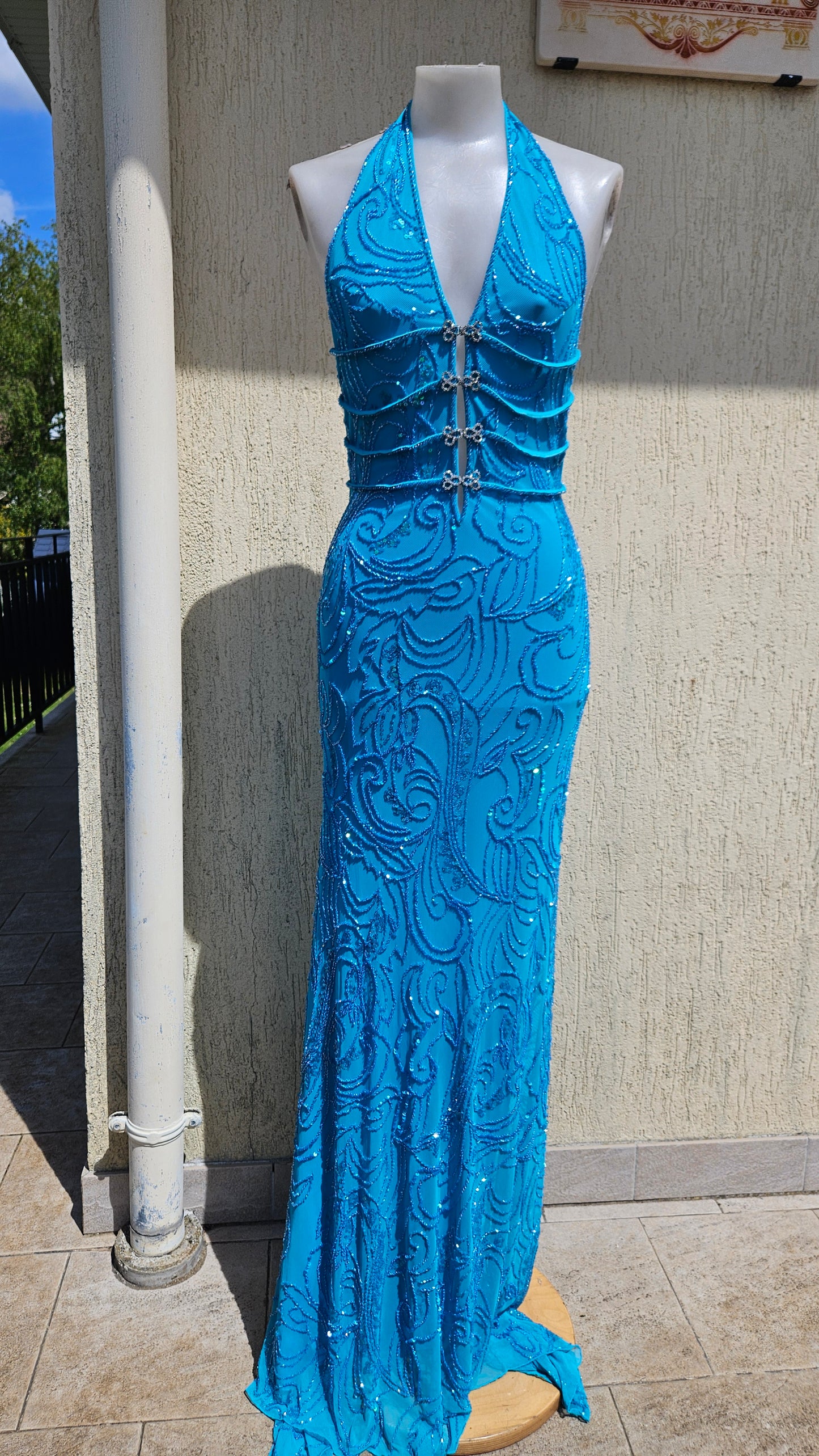 Robe dos nu brodée bleue