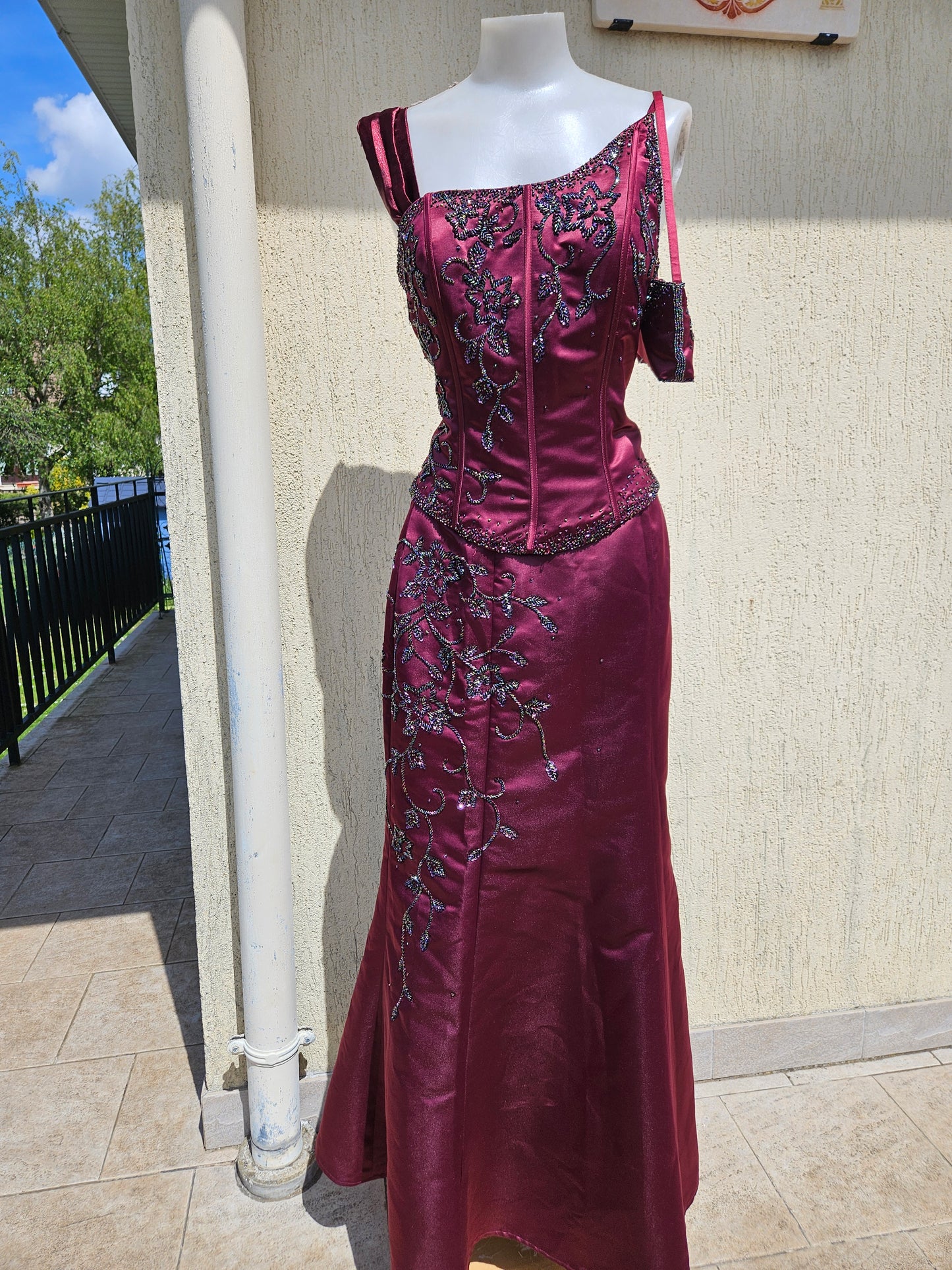 Ensemble brodé bordeaux