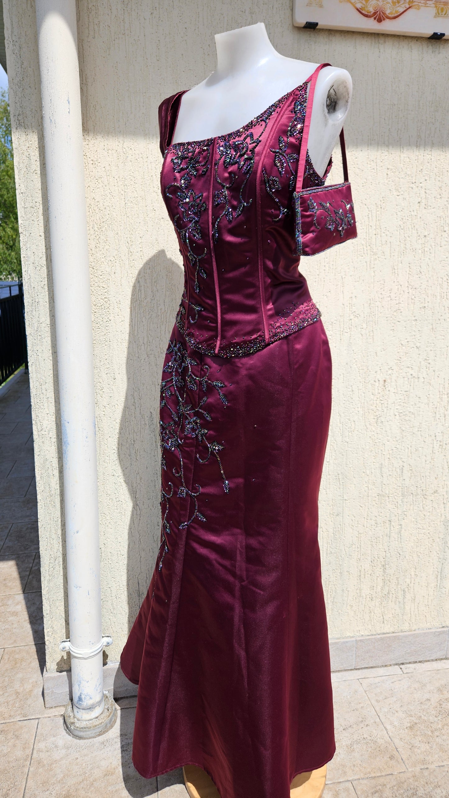 Ensemble brodé bordeaux