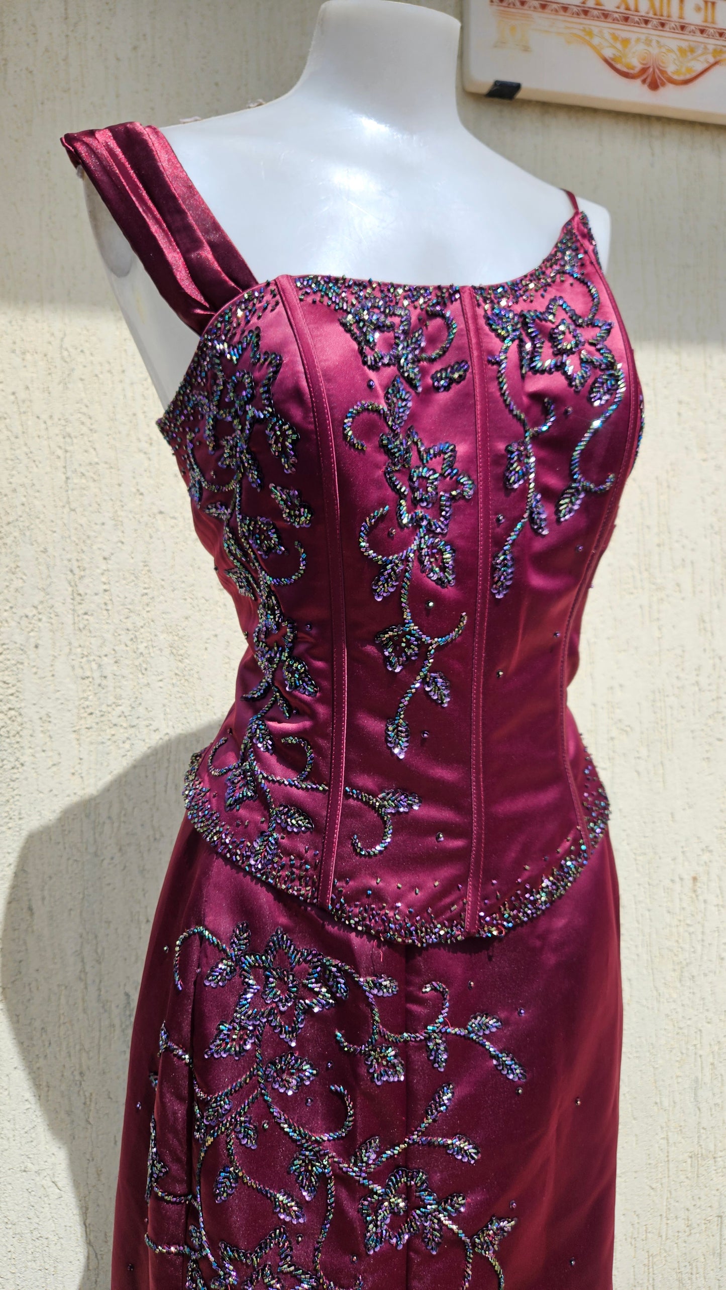 Ensemble brodé bordeaux