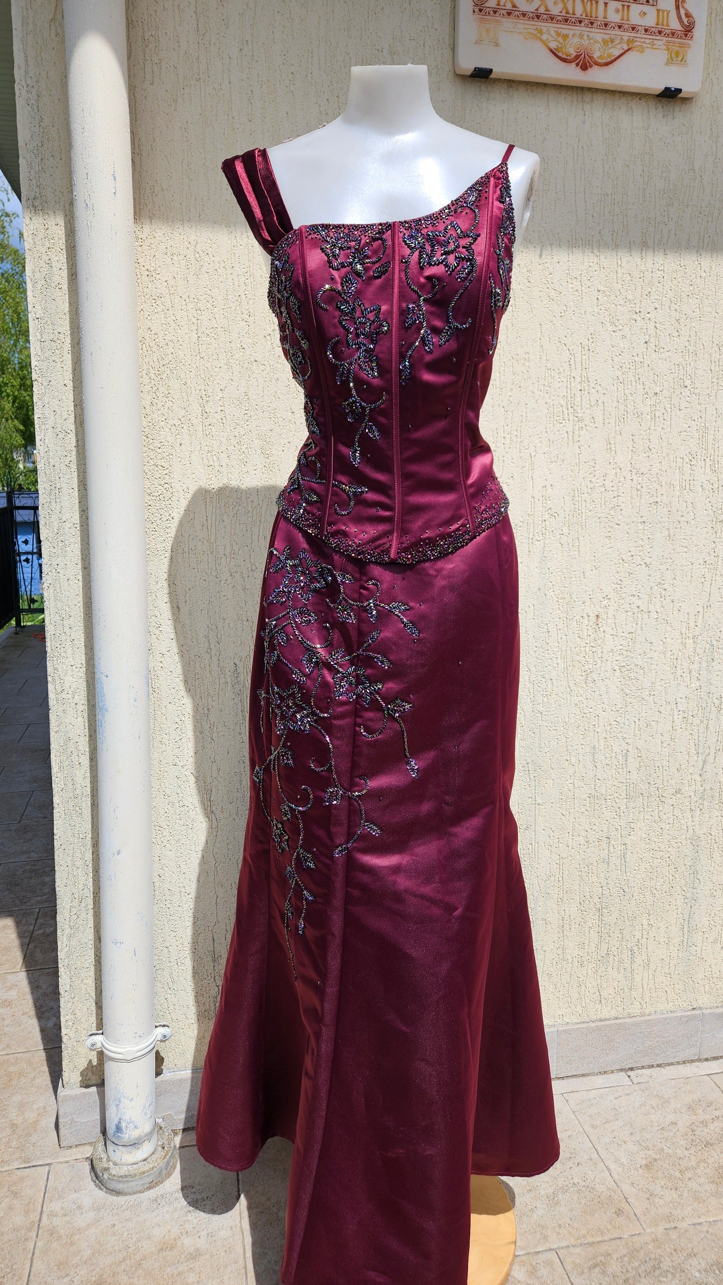 Ensemble brodé bordeaux