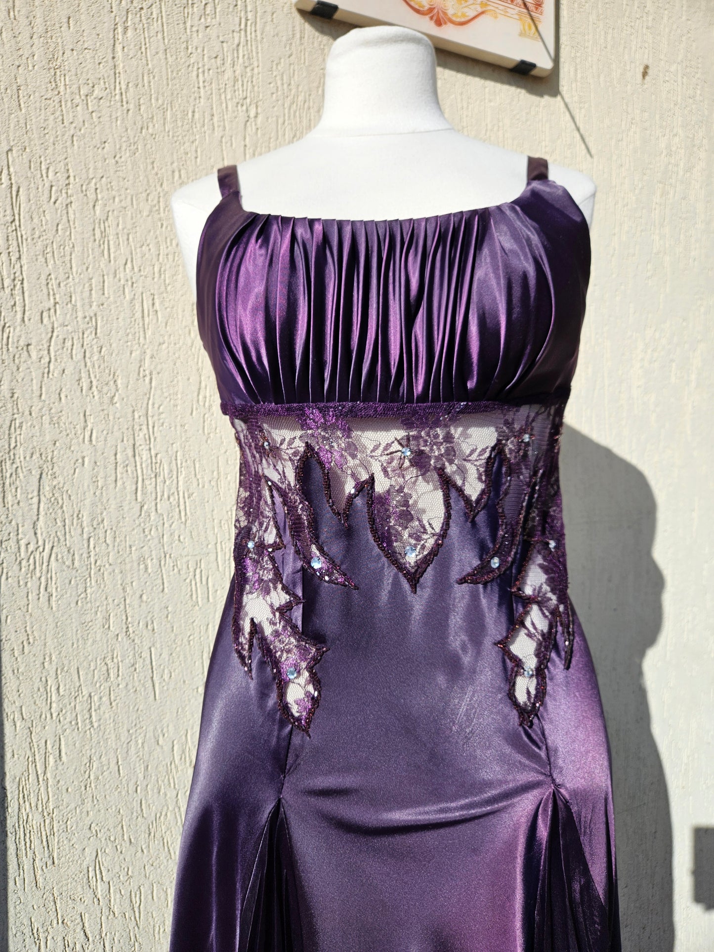 Robe satinée violette