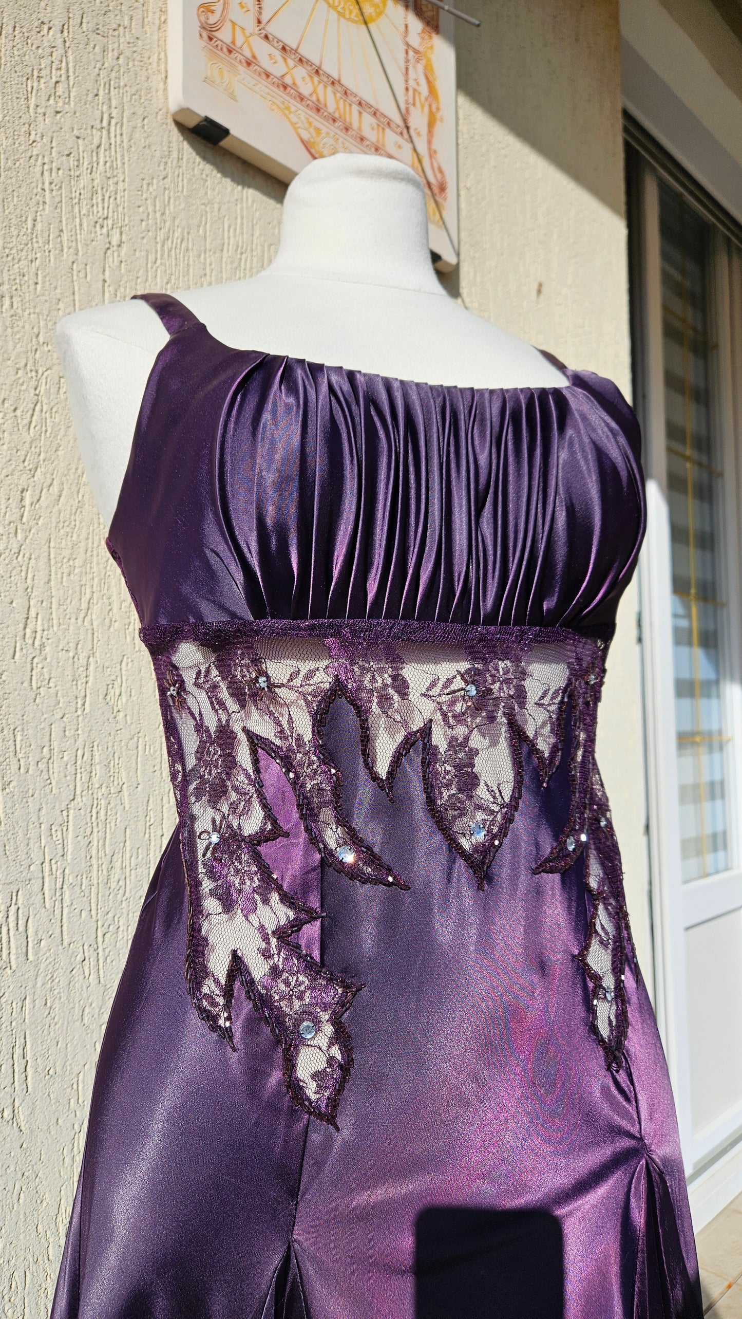 Robe satinée violette