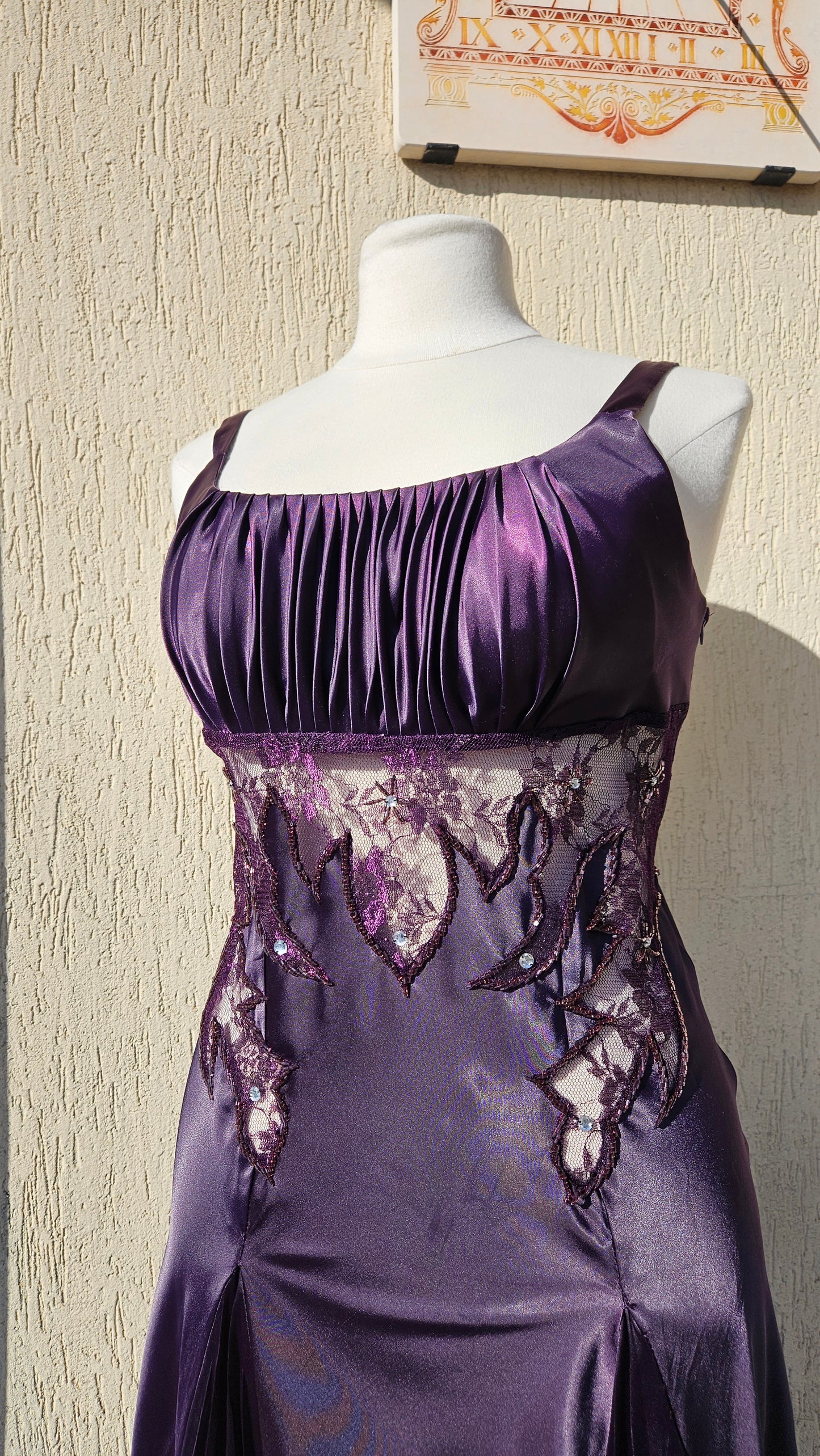 Robe satinée violette