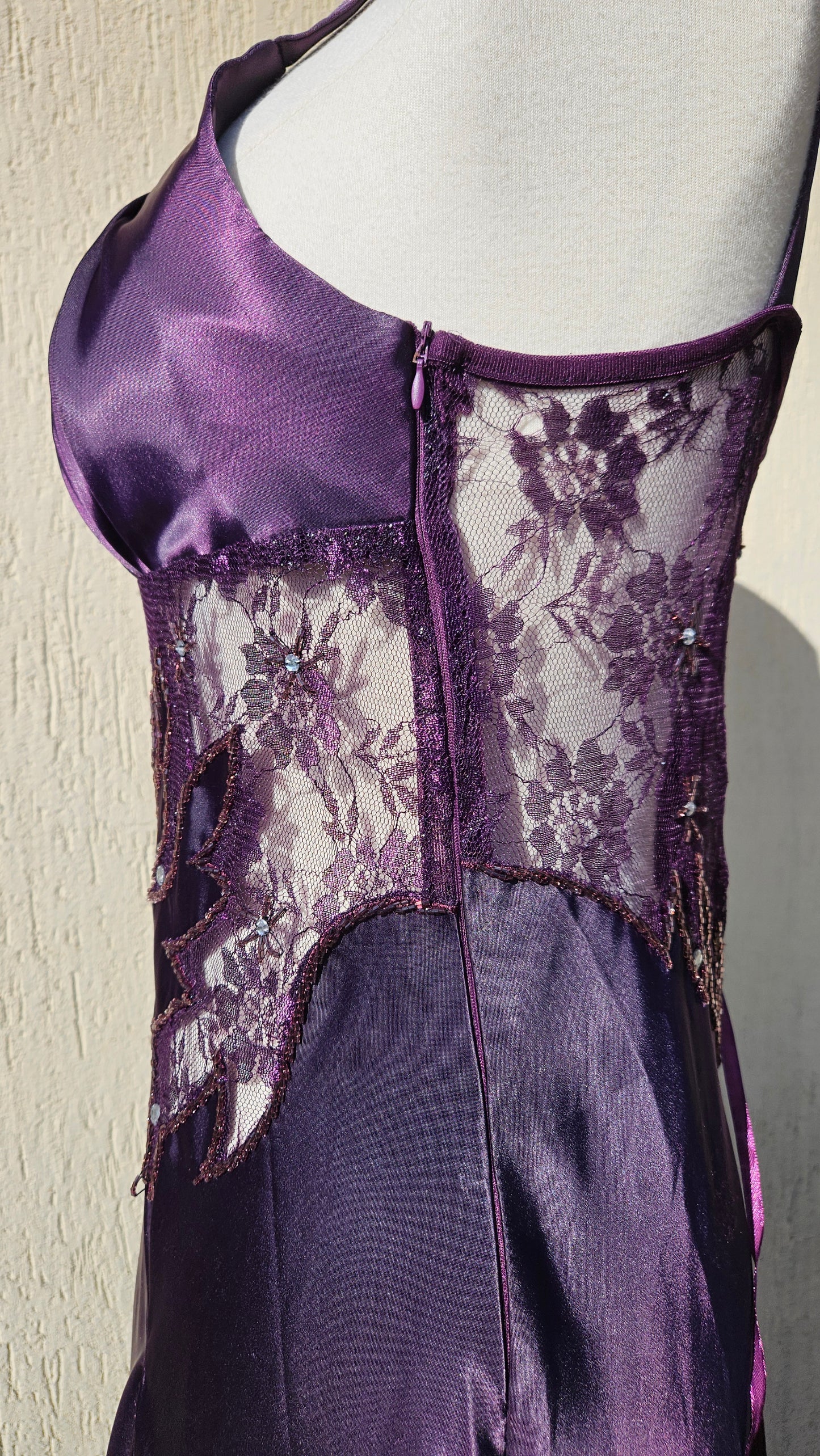 Robe satinée violette