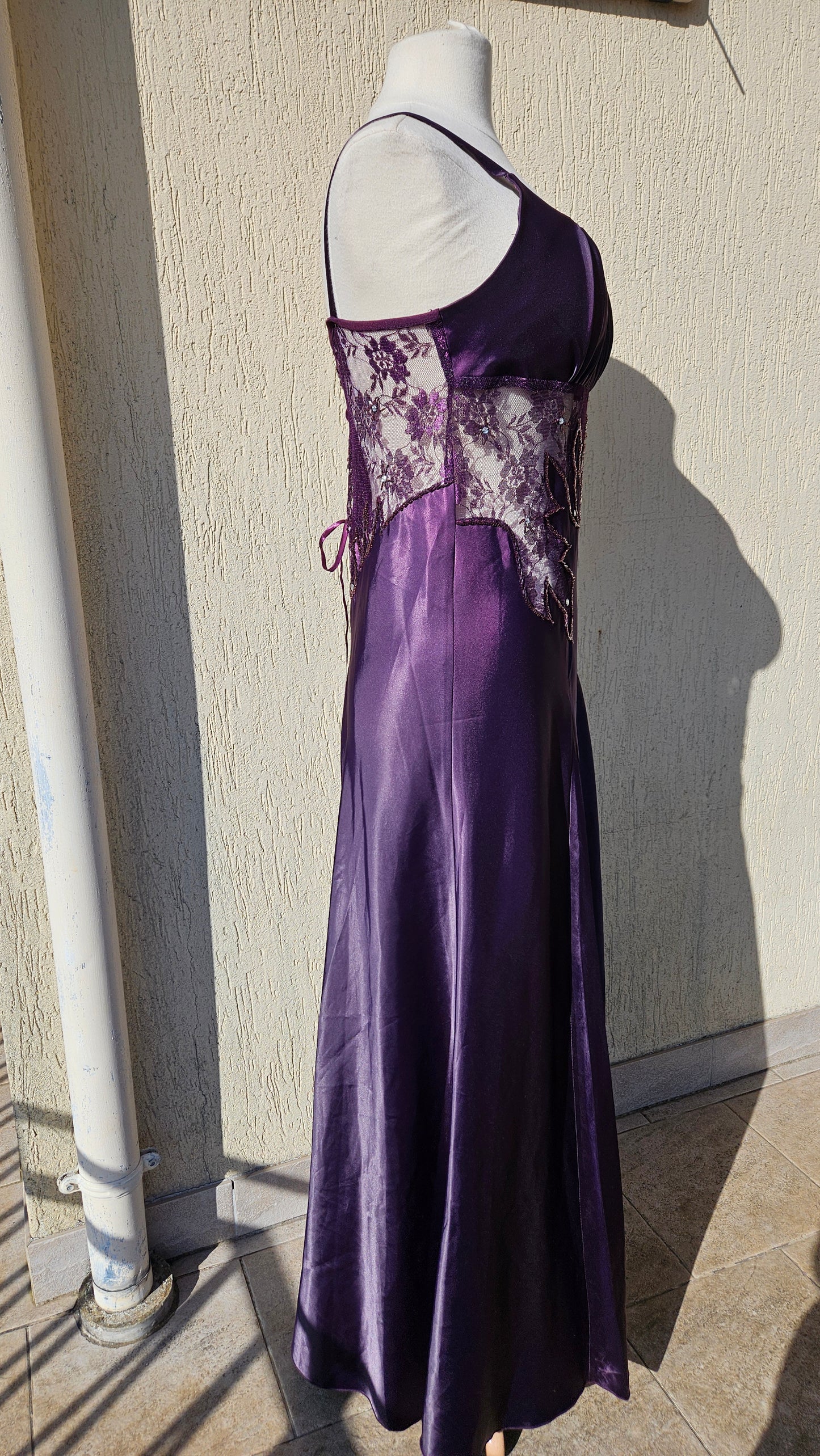 Robe satinée violette