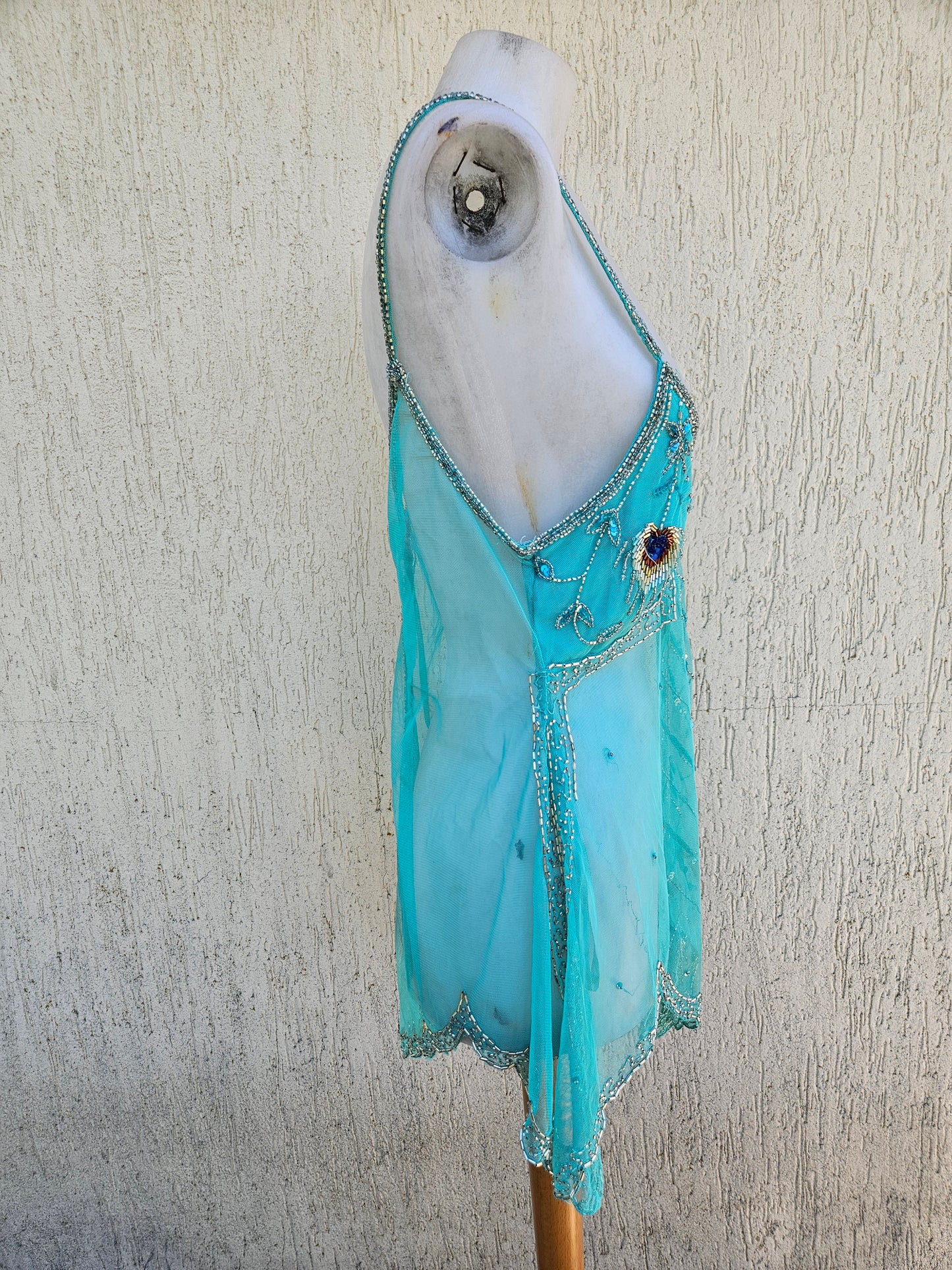 Haut en voile brodé