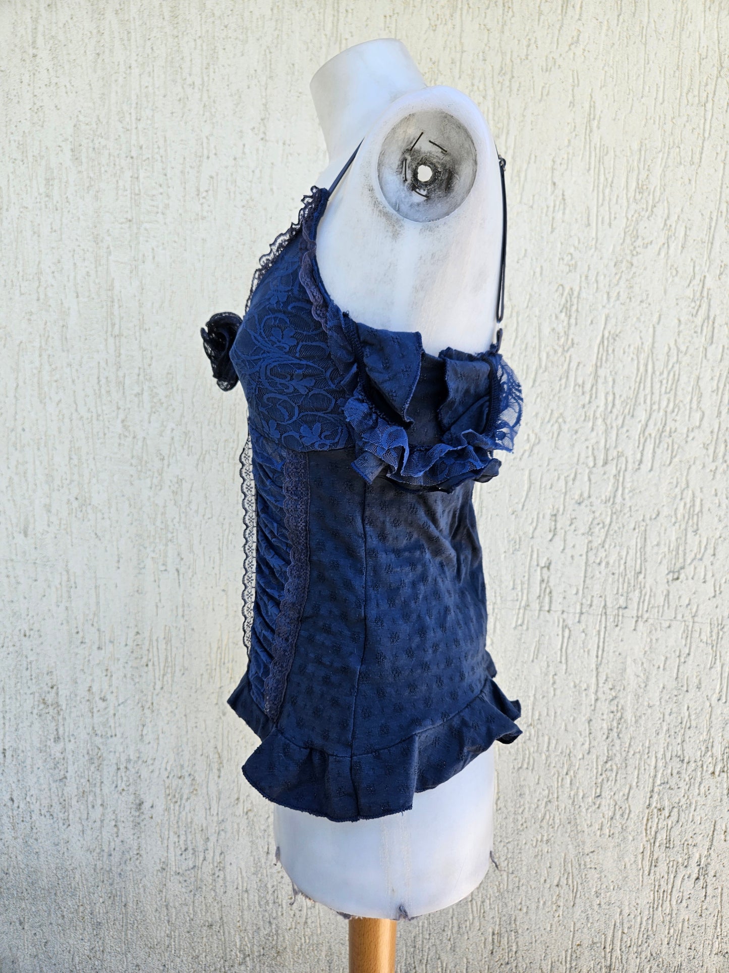 Haut bleu détail dentelle